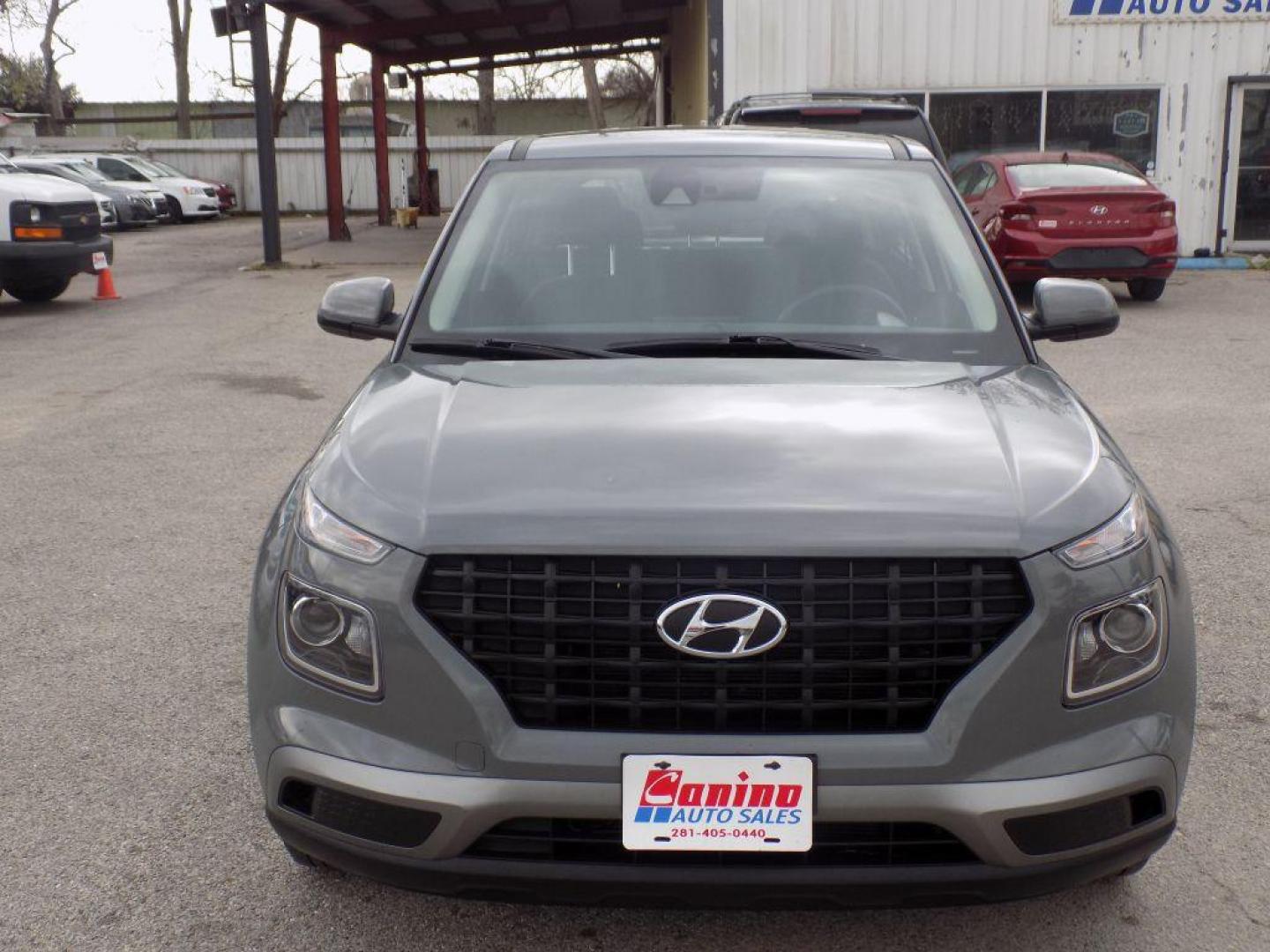 2021 GRAY HYUNDAI VENUE SE (KMHRB8A38MU) with an 1.6L engine, Automatic transmission, located at 830 E. Canino Rd., Houston, TX, 77037, (281) 405-0440, 38.358219, -81.729942 - VENGA A VISITARNOS A CANINO AUTO SALES. ENTRE CAMINANDO Y SALGA MANEJANDO. APROVACION GARANTIZADA CON REQUISITOS MINIMOS! PREGUNTEN POR JESSICA, MAY, O CARRIE PARA SU APROBACION SEGURA. ??830 E CANINO RD HOUSTON TX 77037 ??(281) 405-0440 come visit us today!! walk in/ drive out in minutes! - Photo#0