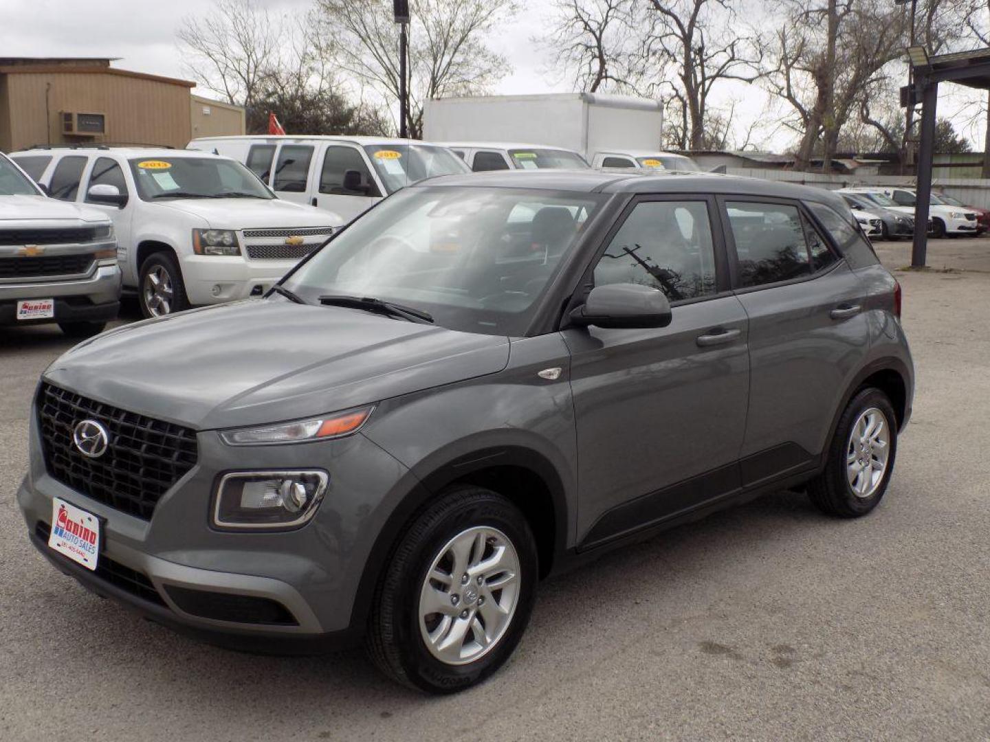 2021 GRAY HYUNDAI VENUE SE (KMHRB8A38MU) with an 1.6L engine, Automatic transmission, located at 830 E. Canino Rd., Houston, TX, 77037, (281) 405-0440, 38.358219, -81.729942 - VENGA A VISITARNOS A CANINO AUTO SALES. ENTRE CAMINANDO Y SALGA MANEJANDO. APROVACION GARANTIZADA CON REQUISITOS MINIMOS! PREGUNTEN POR JESSICA, MAY, O CARRIE PARA SU APROBACION SEGURA. ??830 E CANINO RD HOUSTON TX 77037 ??(281) 405-0440 come visit us today!! walk in/ drive out in minutes! - Photo#1