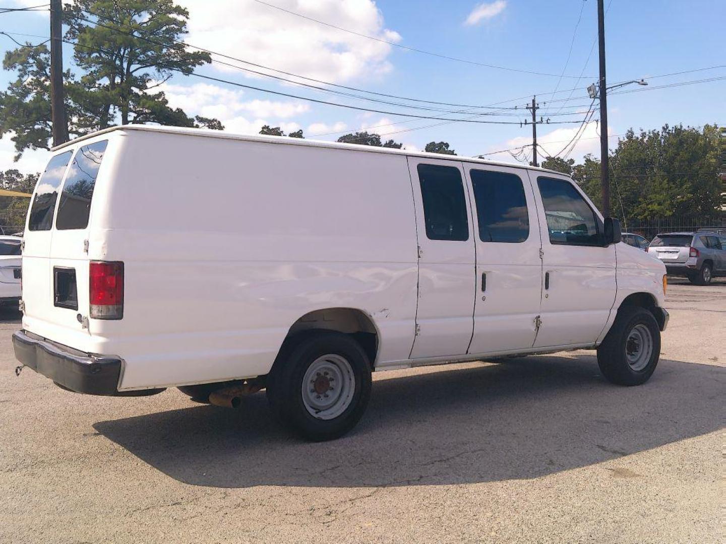 2005 WHITE FORD ECONOLINE E250 VAN (1FTNS24L35H) with an 5.4L engine, Automatic transmission, located at 830 E. Canino Rd., Houston, TX, 77037, (281) 405-0440, 38.358219, -81.729942 - VENGA A VISITARNOS A CANINO AUTO SALES. ENTRE CAMINANDO Y SALGA MANEJANDO. APROVACION GARANTIZADA CON REQUISITOS MINIMOS! PREGUNTEN POR JESSICA, MAY, O CARRIE PARA SU APROBACION SEGURA. ??830 E CANINO RD HOUSTON TX 77037 ??(281) 405-0440 come visit us today!! walk in/ drive out in minutes! - Photo#3