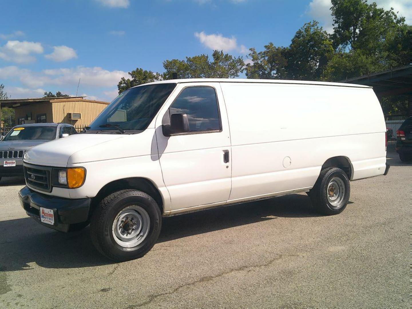 2005 WHITE FORD ECONOLINE E250 VAN (1FTNS24L35H) with an 5.4L engine, Automatic transmission, located at 830 E. Canino Rd., Houston, TX, 77037, (281) 405-0440, 38.358219, -81.729942 - VENGA A VISITARNOS A CANINO AUTO SALES. ENTRE CAMINANDO Y SALGA MANEJANDO. APROVACION GARANTIZADA CON REQUISITOS MINIMOS! PREGUNTEN POR JESSICA, MAY, O CARRIE PARA SU APROBACION SEGURA. ??830 E CANINO RD HOUSTON TX 77037 ??(281) 405-0440 come visit us today!! walk in/ drive out in minutes! - Photo#7