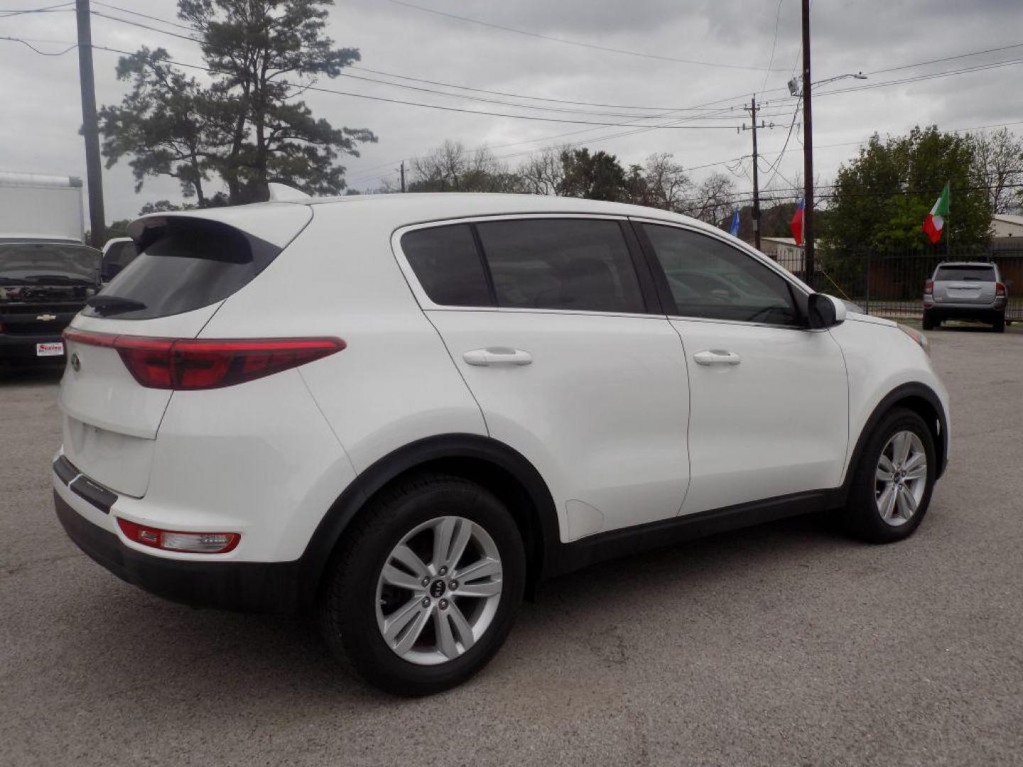 2017 WHITE KIA SPORTAGE LX (KNDPM3AC4H7) with an 2.4L engine, Automatic transmission, located at 830 E. Canino Rd., Houston, TX, 77037, (281) 405-0440, 38.358219, -81.729942 - Photo#3