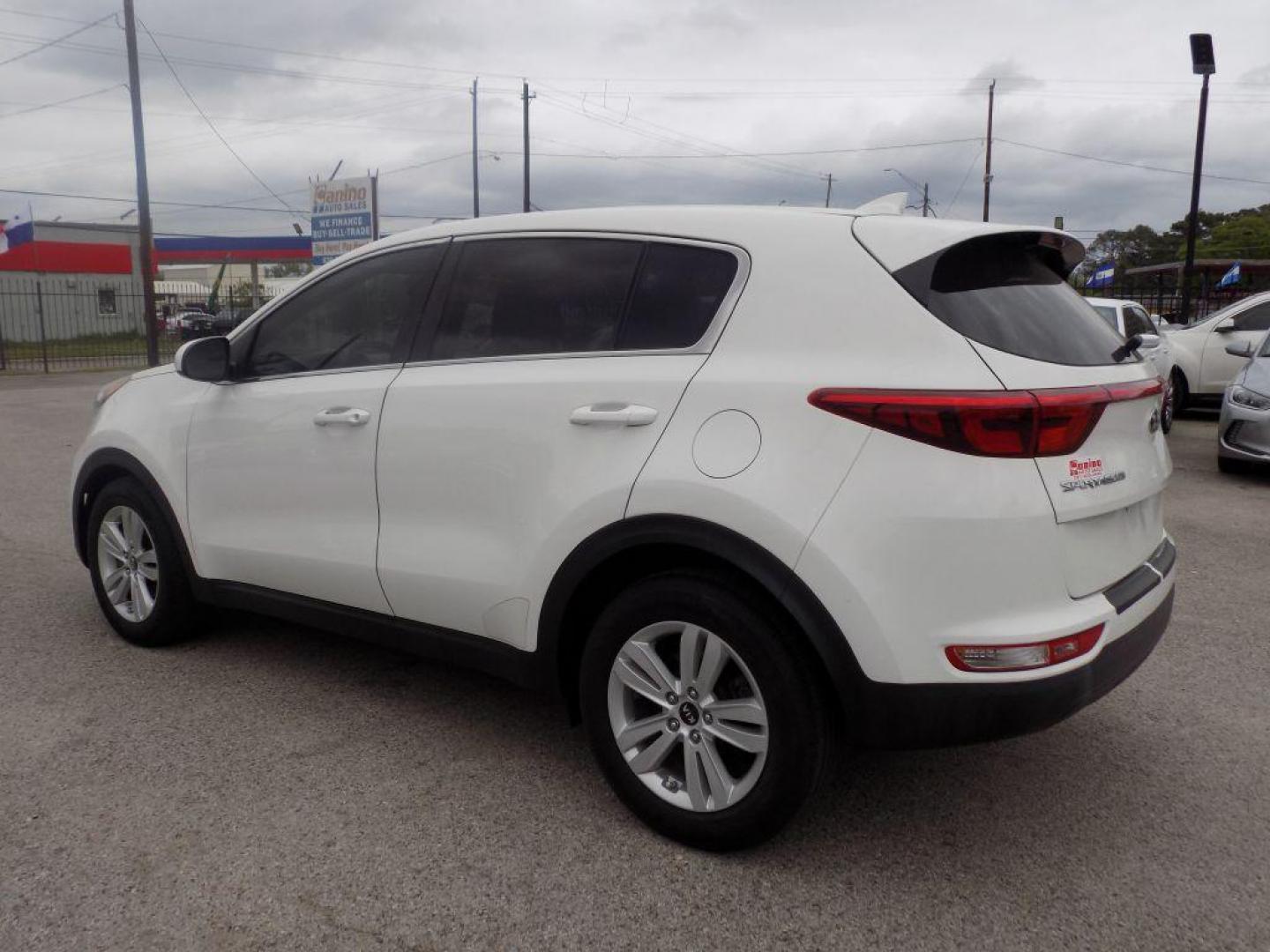 2017 WHITE KIA SPORTAGE LX (KNDPM3AC4H7) with an 2.4L engine, Automatic transmission, located at 830 E. Canino Rd., Houston, TX, 77037, (281) 405-0440, 38.358219, -81.729942 - Photo#5