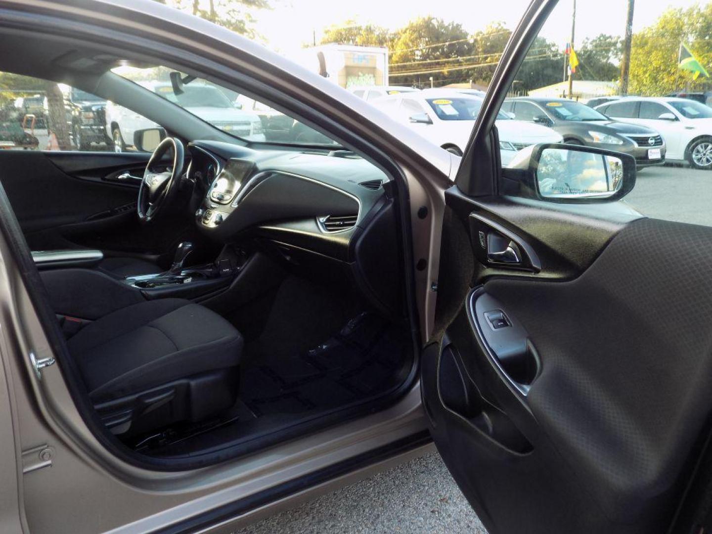 2018 GOLD CHEVROLET MALIBU LT (1G1ZD5ST3JF) with an 1.5L engine, Automatic transmission, located at 830 E. Canino Rd., Houston, TX, 77037, (281) 405-0440, 38.358219, -81.729942 - Photo#16