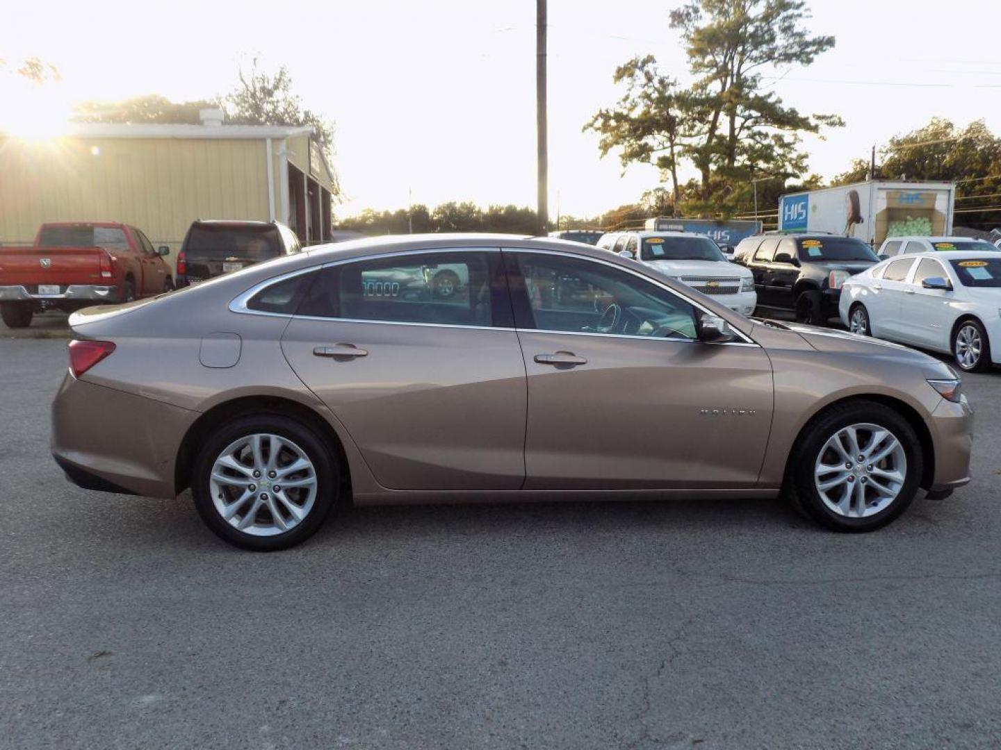 2018 GOLD CHEVROLET MALIBU LT (1G1ZD5ST3JF) with an 1.5L engine, Automatic transmission, located at 830 E. Canino Rd., Houston, TX, 77037, (281) 405-0440, 38.358219, -81.729942 - Photo#2