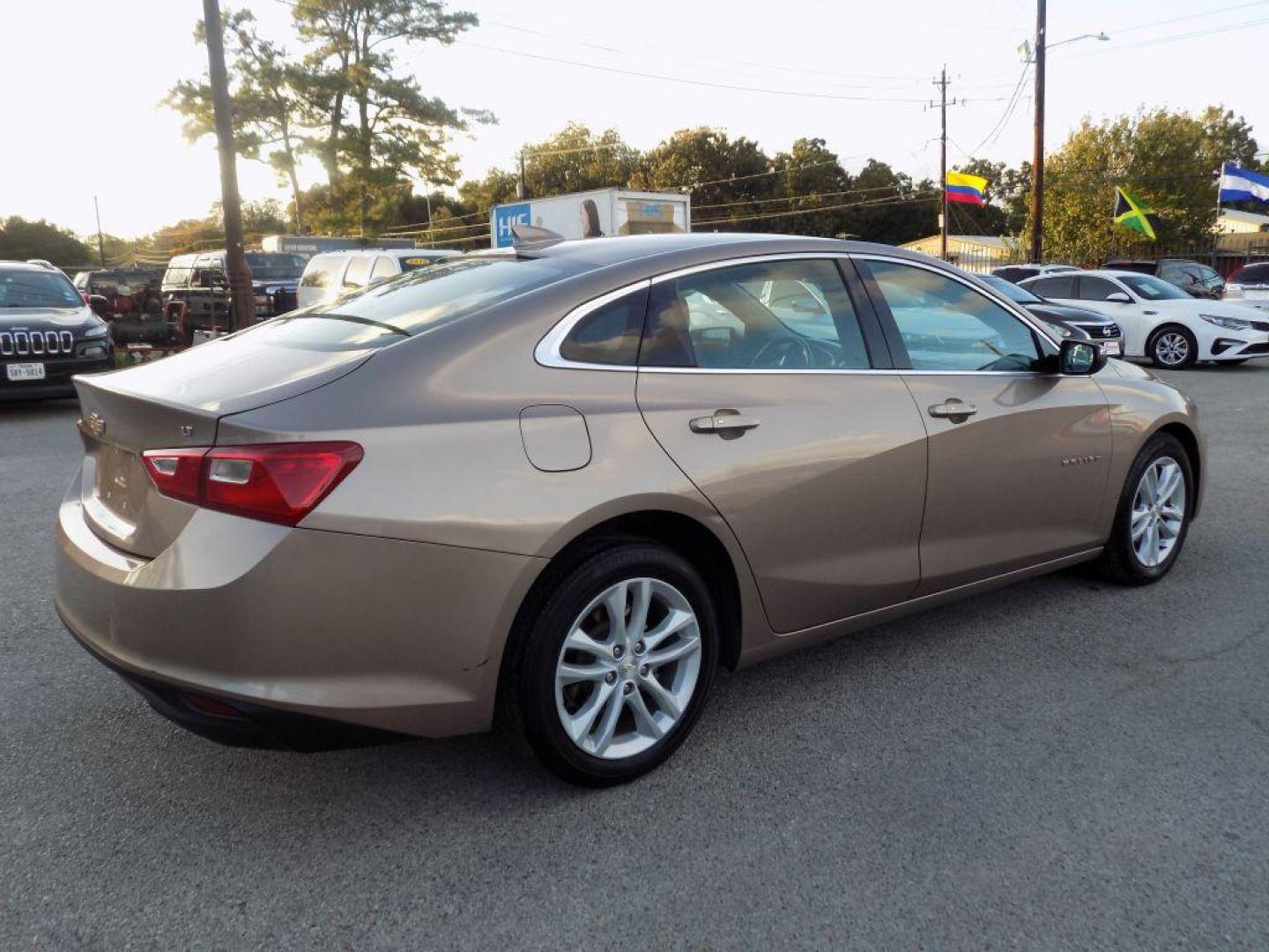 2018 GOLD CHEVROLET MALIBU LT (1G1ZD5ST3JF) with an 1.5L engine, Automatic transmission, located at 830 E. Canino Rd., Houston, TX, 77037, (281) 405-0440, 38.358219, -81.729942 - Photo#3