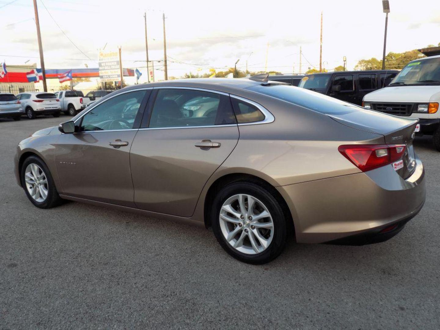 2018 GOLD CHEVROLET MALIBU LT (1G1ZD5ST3JF) with an 1.5L engine, Automatic transmission, located at 830 E. Canino Rd., Houston, TX, 77037, (281) 405-0440, 38.358219, -81.729942 - Photo#5