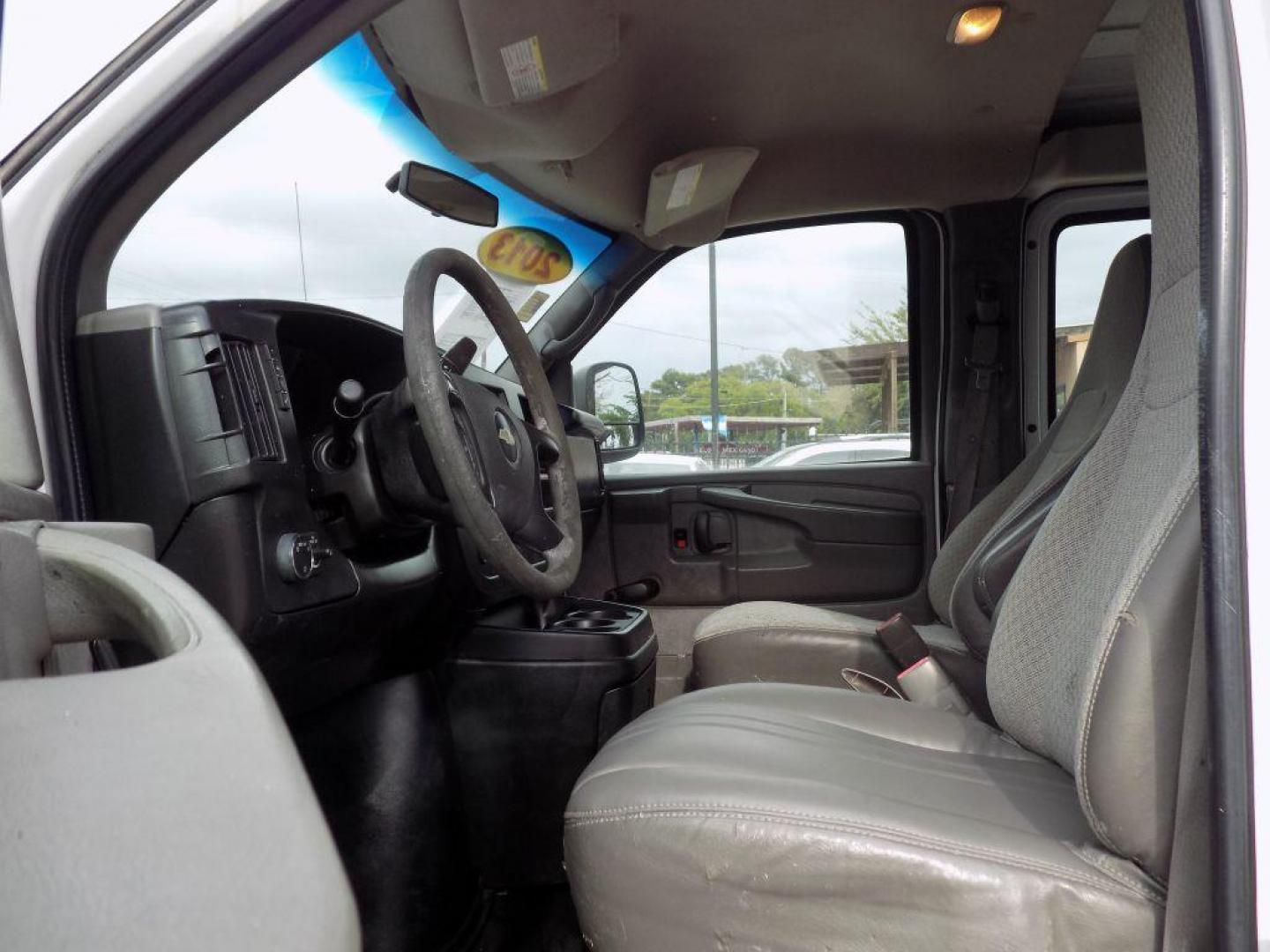 2013 WHITE CHEVROLET EXPRESS G2500 (1GCWGFCAXD1) with an 4.8L engine, Automatic transmission, located at 830 E. Canino Rd., Houston, TX, 77037, (281) 405-0440, 38.358219, -81.729942 - ENGANCHE $1900 TAXAS NO INCLUIDAS PRE APPROVACION FACIL, RAPIDA.... PROCESSO RAPIDO LLAMA O VISITANOS HOY MISMO ESTAMOS LOCALIZADOS EN EL 830 E. CANINO RD (ESQUINA CON AIRLINE) HOUSTON, TEXAS 777037 SU TRABAJO ES SU CREDITO!! ENTRE CAMINANDO Y SALGA MANEJANDO! LLAME YA AL (281) - Photo#9