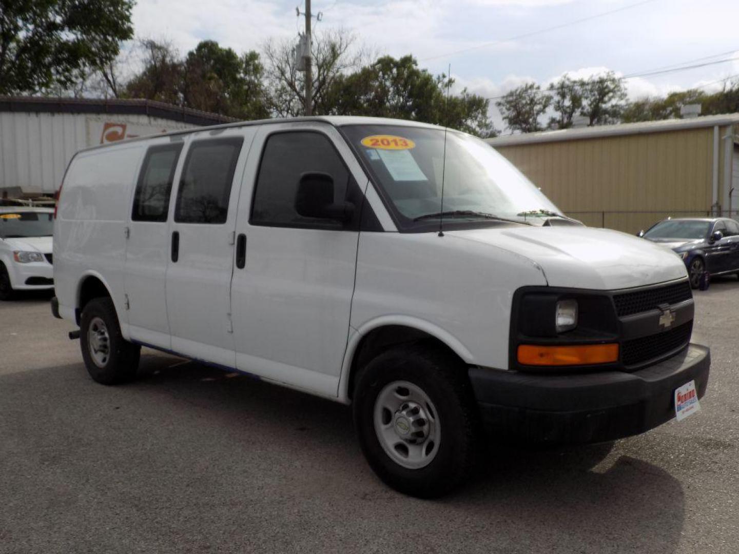 2013 WHITE CHEVROLET EXPRESS G2500 (1GCWGFCAXD1) with an 4.8L engine, Automatic transmission, located at 830 E. Canino Rd., Houston, TX, 77037, (281) 405-0440, 38.358219, -81.729942 - ENGANCHE $1900 TAXAS NO INCLUIDAS PRE APPROVACION FACIL, RAPIDA.... PROCESSO RAPIDO LLAMA O VISITANOS HOY MISMO ESTAMOS LOCALIZADOS EN EL 830 E. CANINO RD (ESQUINA CON AIRLINE) HOUSTON, TEXAS 777037 SU TRABAJO ES SU CREDITO!! ENTRE CAMINANDO Y SALGA MANEJANDO! LLAME YA AL (281) - Photo#1