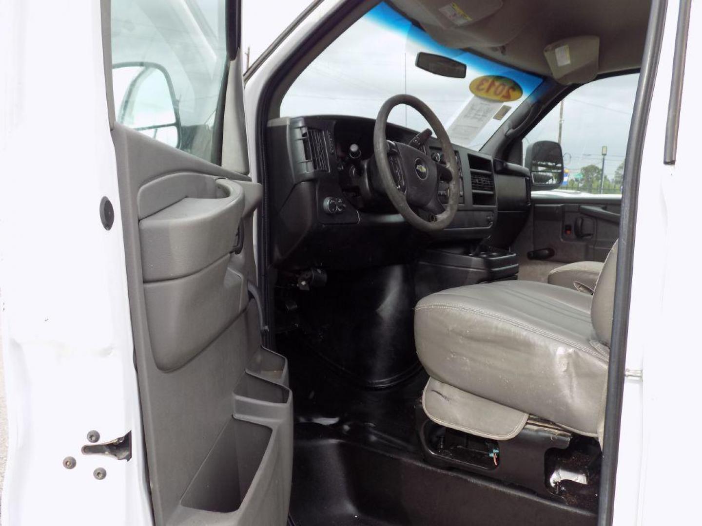 2013 WHITE CHEVROLET EXPRESS G2500 (1GCWGFCAXD1) with an 4.8L engine, Automatic transmission, located at 830 E. Canino Rd., Houston, TX, 77037, (281) 405-0440, 38.358219, -81.729942 - ENGANCHE $1900 TAXAS NO INCLUIDAS PRE APPROVACION FACIL, RAPIDA.... PROCESSO RAPIDO LLAMA O VISITANOS HOY MISMO ESTAMOS LOCALIZADOS EN EL 830 E. CANINO RD (ESQUINA CON AIRLINE) HOUSTON, TEXAS 777037 SU TRABAJO ES SU CREDITO!! ENTRE CAMINANDO Y SALGA MANEJANDO! LLAME YA AL (281) - Photo#8