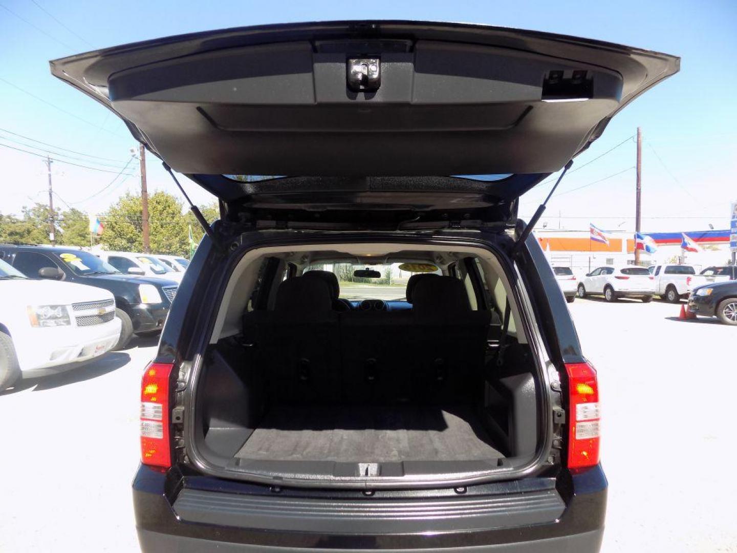 2015 BLACK JEEP PATRIOT LATITUDE (1C4NJPFAXFD) with an 2.0L engine, Continuously Variable transmission, located at 830 E. Canino Rd., Houston, TX, 77037, (281) 405-0440, 38.358219, -81.729942 - Photo#20