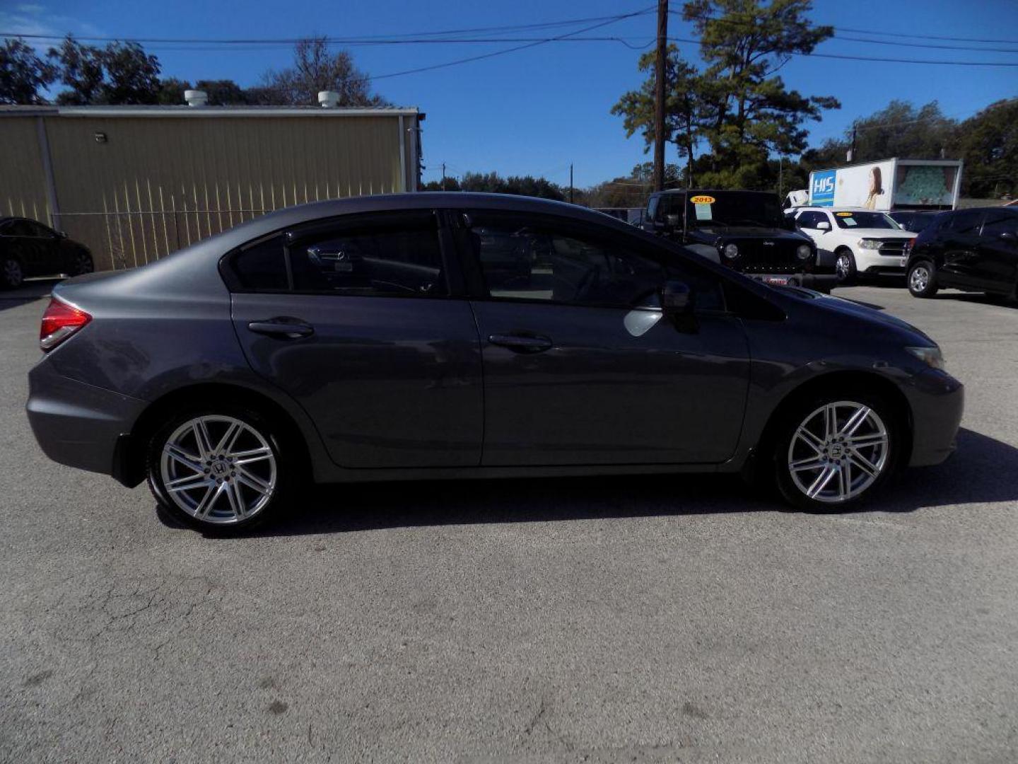 2015 GRAY HONDA CIVIC LX (19XFB2F56FE) with an 1.8L engine, Continuously Variable transmission, located at 830 E. Canino Rd., Houston, TX, 77037, (281) 405-0440, 38.358219, -81.729942 - VENGA A VISITARNOS A CANINO AUTO SALES. ENTRE CAMINANDO Y SALGA MANEJANDO. APROVACION GARANTIZADA CON REQUISITOS MINIMOS! PREGUNTEN POR JESSICA, MAY, O CARRIE PARA SU APROBACION SEGURA. ??830 E CANINO RD HOUSTON TX 77037 ??(281) 405-0440 come visit us today!! walk in/ drive out in minutes! - Photo#2