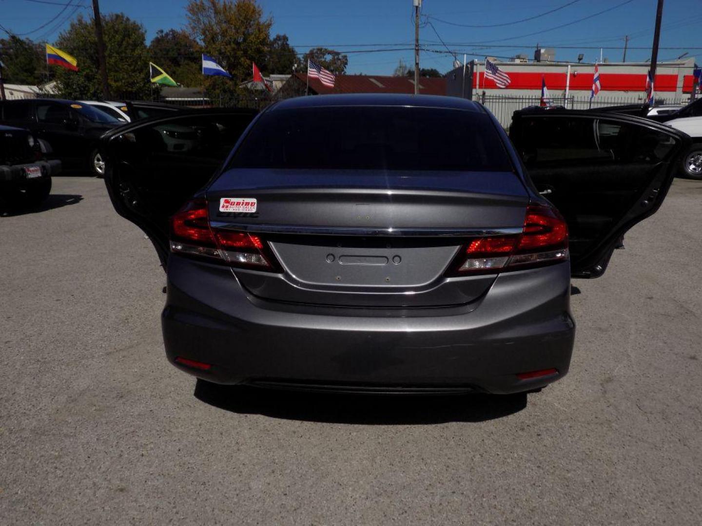 2015 GRAY HONDA CIVIC LX (19XFB2F56FE) with an 1.8L engine, Continuously Variable transmission, located at 830 E. Canino Rd., Houston, TX, 77037, (281) 405-0440, 38.358219, -81.729942 - VENGA A VISITARNOS A CANINO AUTO SALES. ENTRE CAMINANDO Y SALGA MANEJANDO. APROVACION GARANTIZADA CON REQUISITOS MINIMOS! PREGUNTEN POR JESSICA, MAY, O CARRIE PARA SU APROBACION SEGURA. ??830 E CANINO RD HOUSTON TX 77037 ??(281) 405-0440 come visit us today!! walk in/ drive out in minutes! - Photo#4