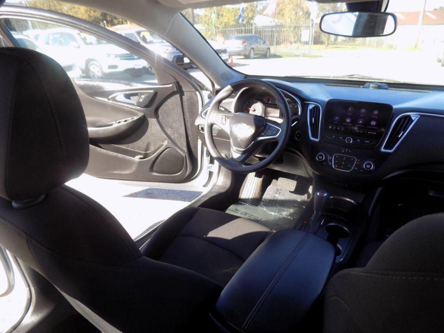 2020 WHITE CHEVROLET MALIBU LT (1G1ZD5ST9LF) with an 1.5L engine, Continuously Variable transmission, located at 830 E. Canino Rd., Houston, TX, 77037, (281) 405-0440, 38.358219, -81.729942 - Photo#20