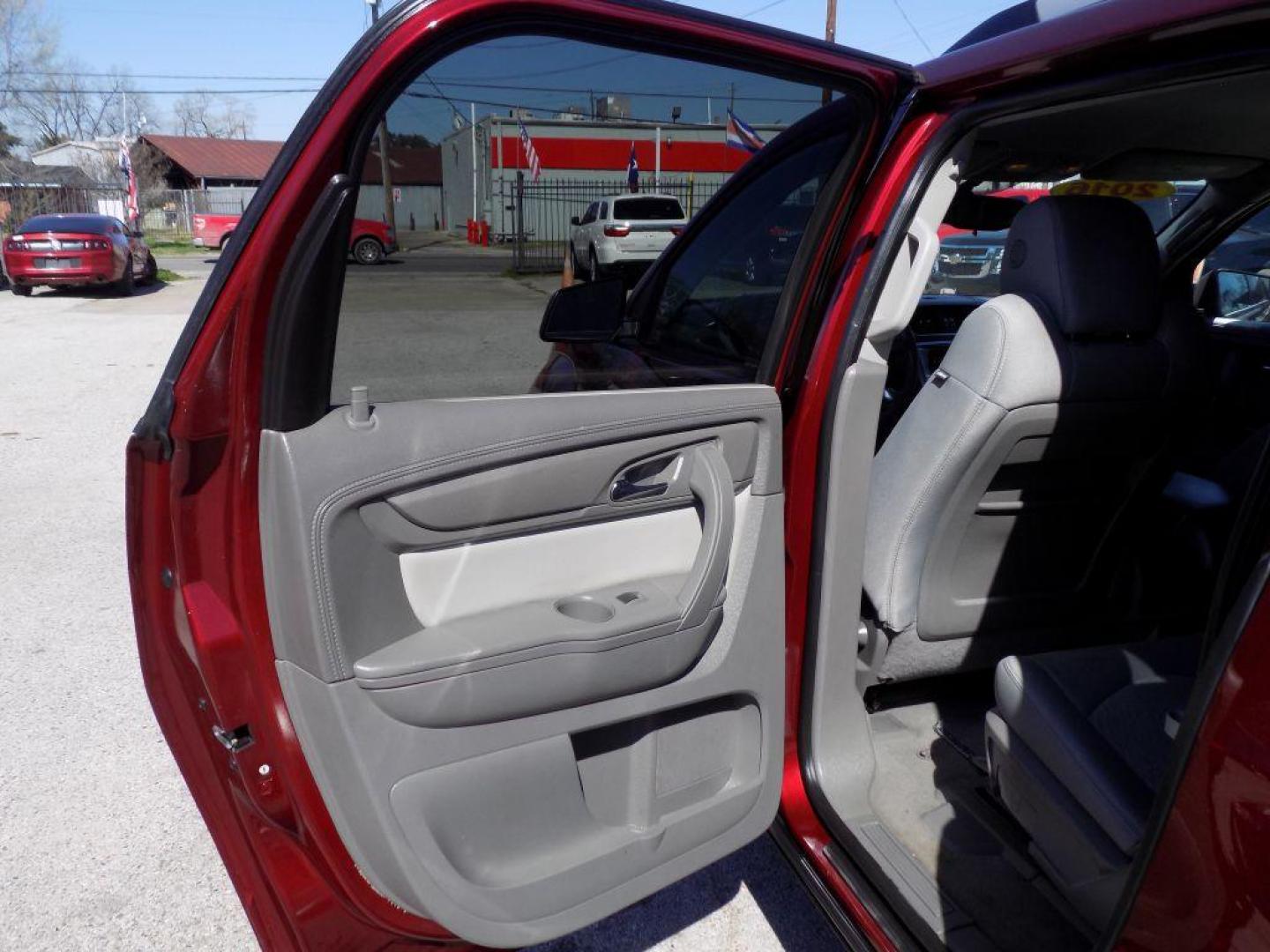 2016 RED GMC ACADIA SLE (1GKKRNED1GJ) with an 3.6L engine, Automatic transmission, located at 830 E. Canino Rd., Houston, TX, 77037, (281) 405-0440, 38.358219, -81.729942 - VENGA A VISITARNOS A CANINO AUTO SALES. ENTRE CAMINANDO Y SALGA MANEJANDO. APROVACION GARANTIZADA CON REQUISITOS MINIMOS! PREGUNTEN POR JESSICA, MAY, O CARRIE PARA SU APROBACION SEGURA. ??830 E CANINO RD HOUSTON TX 77037 ??(281) 405-0440 come visit us today!! walk in/ drive out in minutes! - Photo#12