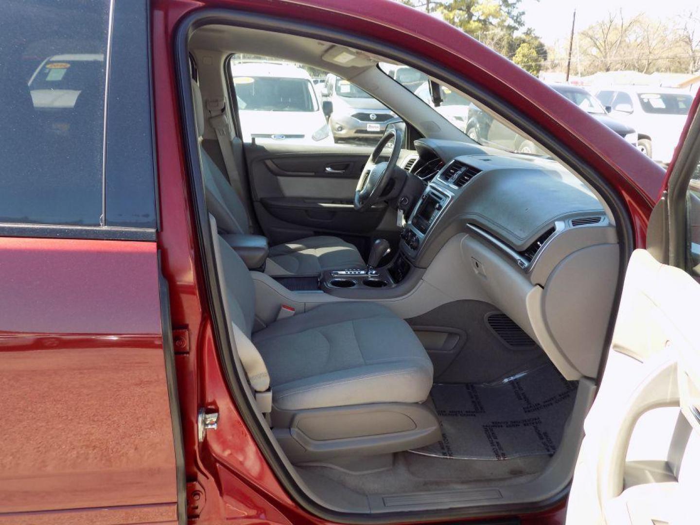 2016 RED GMC ACADIA SLE (1GKKRNED1GJ) with an 3.6L engine, Automatic transmission, located at 830 E. Canino Rd., Houston, TX, 77037, (281) 405-0440, 38.358219, -81.729942 - VENGA A VISITARNOS A CANINO AUTO SALES. ENTRE CAMINANDO Y SALGA MANEJANDO. APROVACION GARANTIZADA CON REQUISITOS MINIMOS! PREGUNTEN POR JESSICA, MAY, O CARRIE PARA SU APROBACION SEGURA. ??830 E CANINO RD HOUSTON TX 77037 ??(281) 405-0440 come visit us today!! walk in/ drive out in minutes! - Photo#16