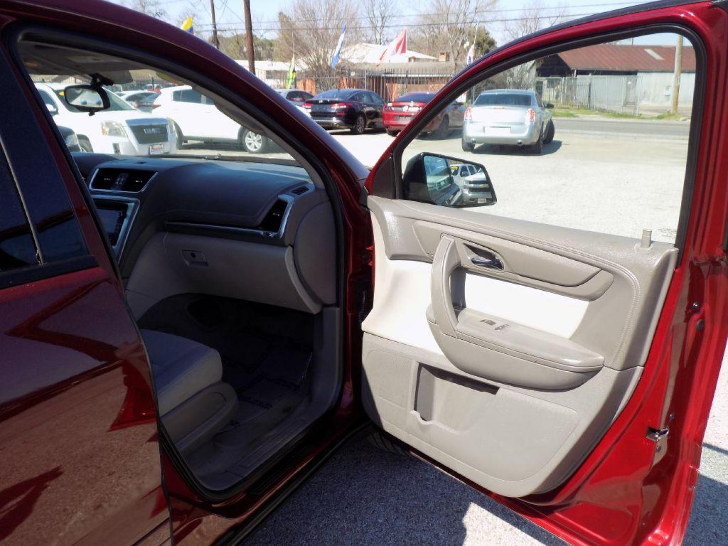 2016 RED GMC ACADIA SLE (1GKKRNED1GJ) with an 3.6L engine, Automatic transmission, located at 830 E. Canino Rd., Houston, TX, 77037, (281) 405-0440, 38.358219, -81.729942 - VENGA A VISITARNOS A CANINO AUTO SALES. ENTRE CAMINANDO Y SALGA MANEJANDO. APROVACION GARANTIZADA CON REQUISITOS MINIMOS! PREGUNTEN POR JESSICA, MAY, O CARRIE PARA SU APROBACION SEGURA. ??830 E CANINO RD HOUSTON TX 77037 ??(281) 405-0440 come visit us today!! walk in/ drive out in minutes! - Photo#17