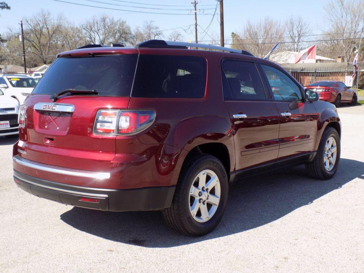 2016 RED GMC ACADIA SLE (1GKKRNED1GJ) with an 3.6L engine, Automatic transmission, located at 830 E. Canino Rd., Houston, TX, 77037, (281) 405-0440, 38.358219, -81.729942 - VENGA A VISITARNOS A CANINO AUTO SALES. ENTRE CAMINANDO Y SALGA MANEJANDO. APROVACION GARANTIZADA CON REQUISITOS MINIMOS! PREGUNTEN POR JESSICA, MAY, O CARRIE PARA SU APROBACION SEGURA. ??830 E CANINO RD HOUSTON TX 77037 ??(281) 405-0440 come visit us today!! walk in/ drive out in minutes! - Photo#18