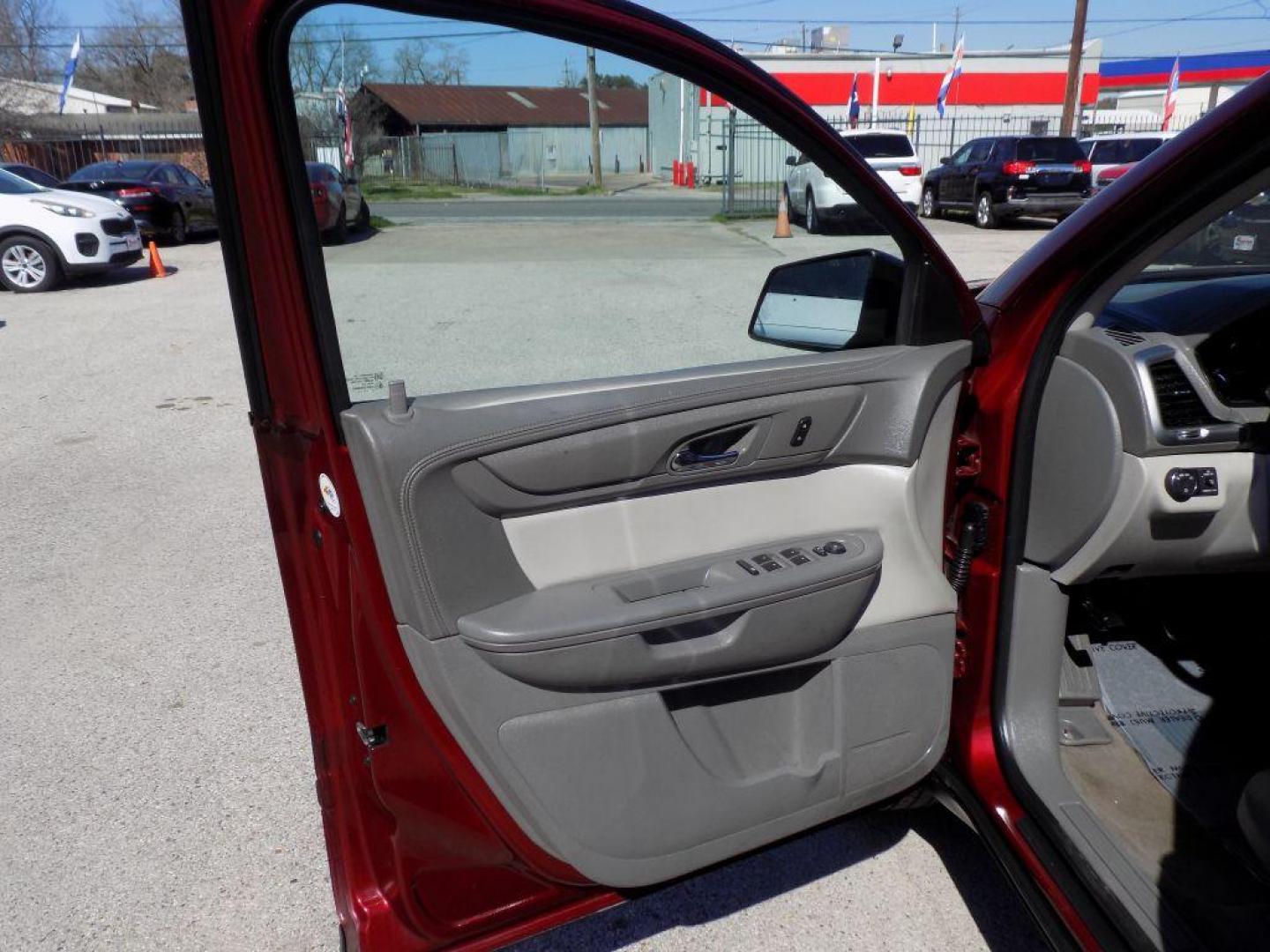 2016 RED GMC ACADIA SLE (1GKKRNED1GJ) with an 3.6L engine, Automatic transmission, located at 830 E. Canino Rd., Houston, TX, 77037, (281) 405-0440, 38.358219, -81.729942 - VENGA A VISITARNOS A CANINO AUTO SALES. ENTRE CAMINANDO Y SALGA MANEJANDO. APROVACION GARANTIZADA CON REQUISITOS MINIMOS! PREGUNTEN POR JESSICA, MAY, O CARRIE PARA SU APROBACION SEGURA. ??830 E CANINO RD HOUSTON TX 77037 ??(281) 405-0440 come visit us today!! walk in/ drive out in minutes! - Photo#8