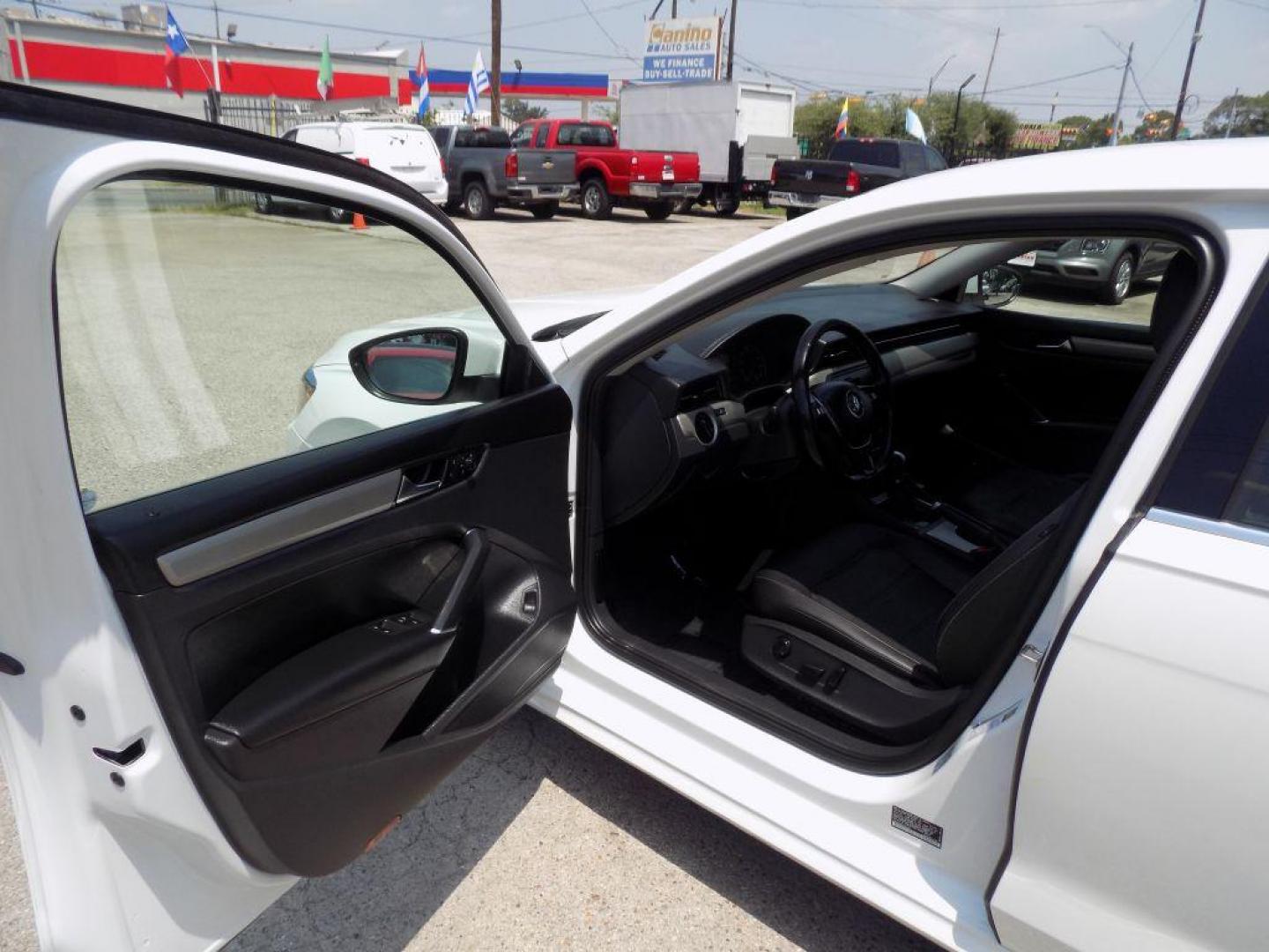 2020 WHITE VOLKSWAGEN PASSAT SE (1VWSA7A32LC) with an 2.0L engine, Automatic transmission, located at 830 E. Canino Rd., Houston, TX, 77037, (281) 405-0440, 38.358219, -81.729942 - Photo#15