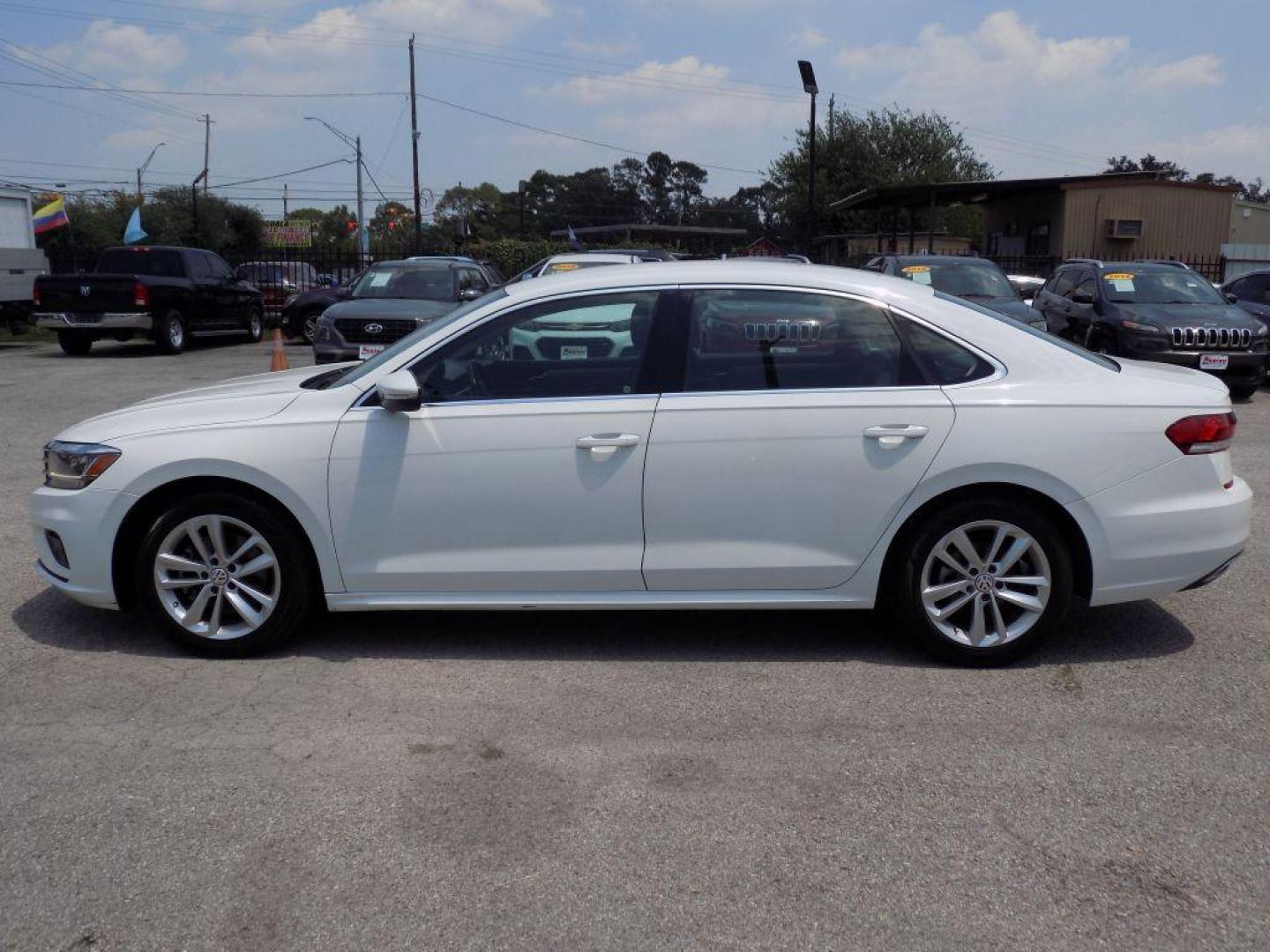 2020 WHITE VOLKSWAGEN PASSAT SE (1VWSA7A32LC) with an 2.0L engine, Automatic transmission, located at 830 E. Canino Rd., Houston, TX, 77037, (281) 405-0440, 38.358219, -81.729942 - Photo#3