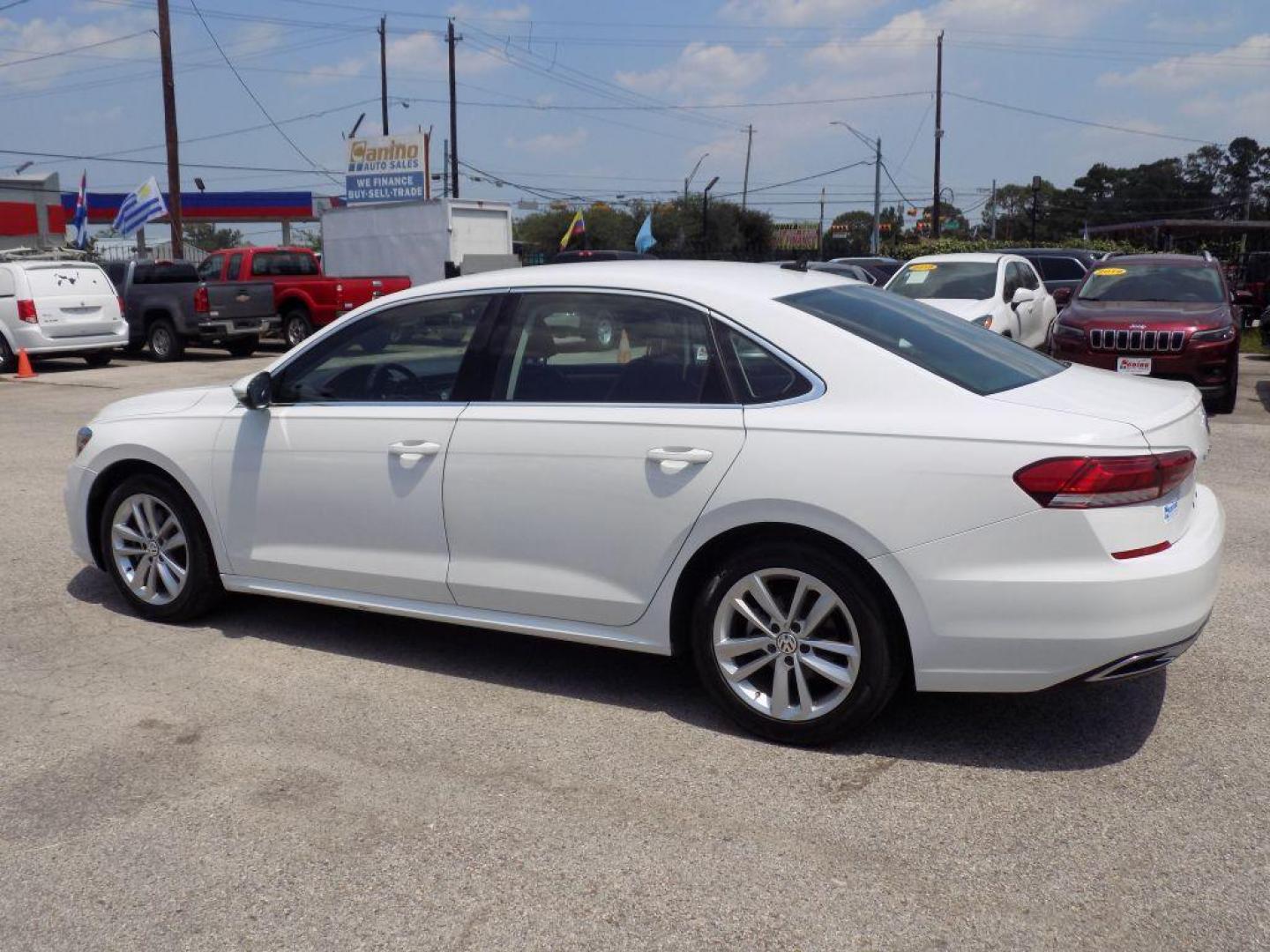 2020 WHITE VOLKSWAGEN PASSAT SE (1VWSA7A32LC) with an 2.0L engine, Automatic transmission, located at 830 E. Canino Rd., Houston, TX, 77037, (281) 405-0440, 38.358219, -81.729942 - Photo#4