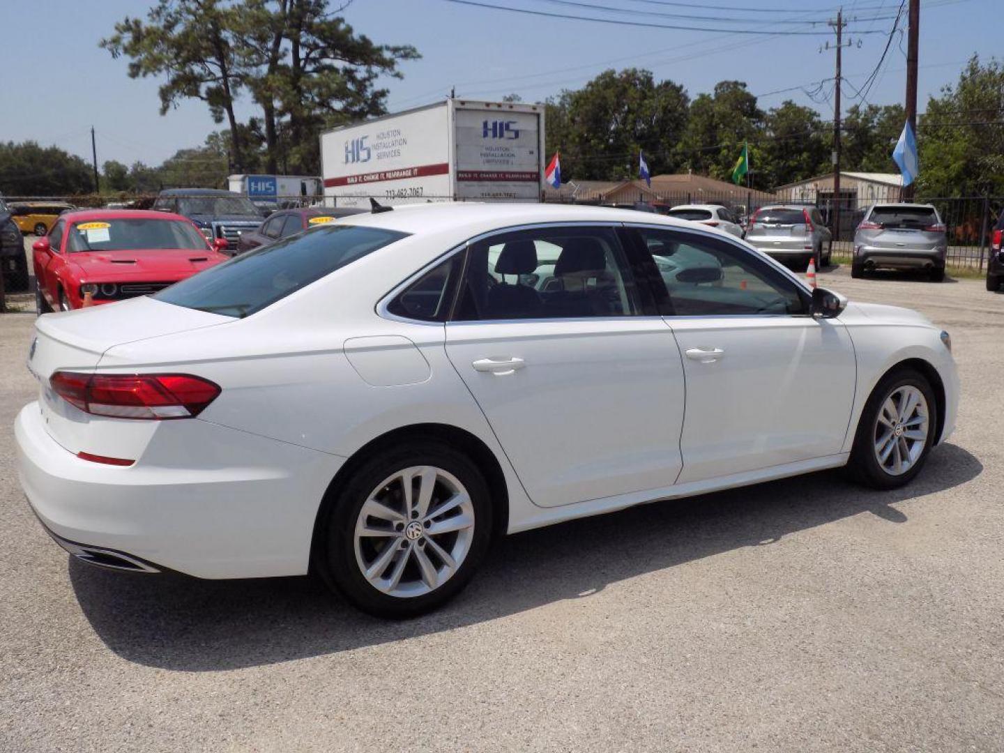 2020 WHITE VOLKSWAGEN PASSAT SE (1VWSA7A32LC) with an 2.0L engine, Automatic transmission, located at 830 E. Canino Rd., Houston, TX, 77037, (281) 405-0440, 38.358219, -81.729942 - Photo#7