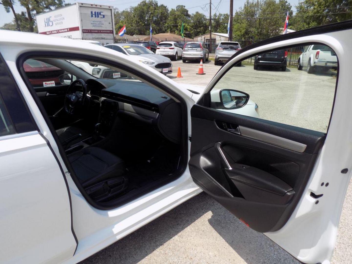 2020 WHITE VOLKSWAGEN PASSAT SE (1VWSA7A32LC) with an 2.0L engine, Automatic transmission, located at 830 E. Canino Rd., Houston, TX, 77037, (281) 405-0440, 38.358219, -81.729942 - Photo#8