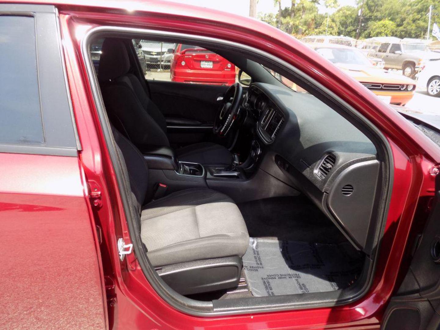 2019 MAROON DODGE CHARGER SXT (2C3CDXJGXKH) with an 3.6L engine, Automatic transmission, located at 830 E. Canino Rd., Houston, TX, 77037, (281) 405-0440, 38.358219, -81.729942 - Photo#9