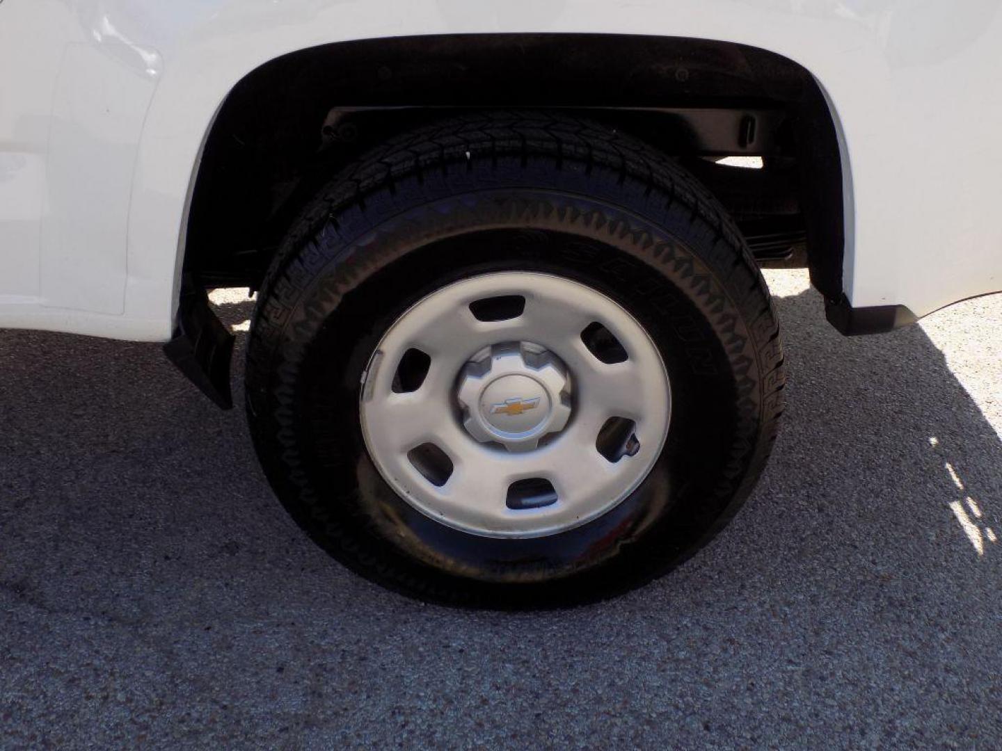 2019 WHITE CHEVROLET COLORADO (1GCHSBEA4K1) with an 2.5L engine, Automatic transmission, located at 830 E. Canino Rd., Houston, TX, 77037, (281) 405-0440, 38.358219, -81.729942 - Photo#11