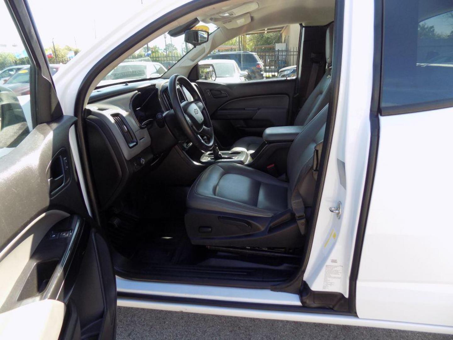 2019 WHITE CHEVROLET COLORADO (1GCHSBEA4K1) with an 2.5L engine, Automatic transmission, located at 830 E. Canino Rd., Houston, TX, 77037, (281) 405-0440, 38.358219, -81.729942 - Photo#14