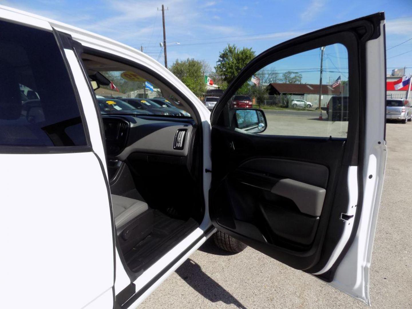 2019 WHITE CHEVROLET COLORADO (1GCHSBEA4K1) with an 2.5L engine, Automatic transmission, located at 830 E. Canino Rd., Houston, TX, 77037, (281) 405-0440, 38.358219, -81.729942 - Photo#17