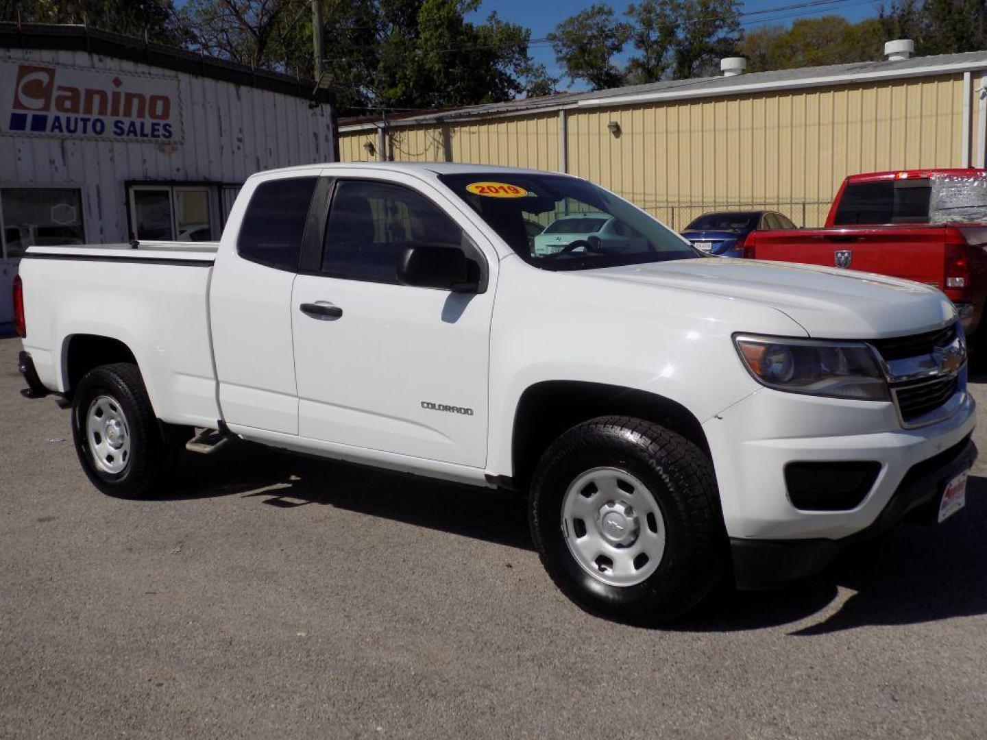 2019 WHITE CHEVROLET COLORADO (1GCHSBEA4K1) with an 2.5L engine, Automatic transmission, located at 830 E. Canino Rd., Houston, TX, 77037, (281) 405-0440, 38.358219, -81.729942 - Photo#2