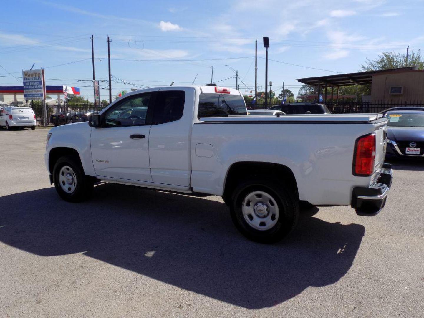 2019 WHITE CHEVROLET COLORADO (1GCHSBEA4K1) with an 2.5L engine, Automatic transmission, located at 830 E. Canino Rd., Houston, TX, 77037, (281) 405-0440, 38.358219, -81.729942 - Photo#4