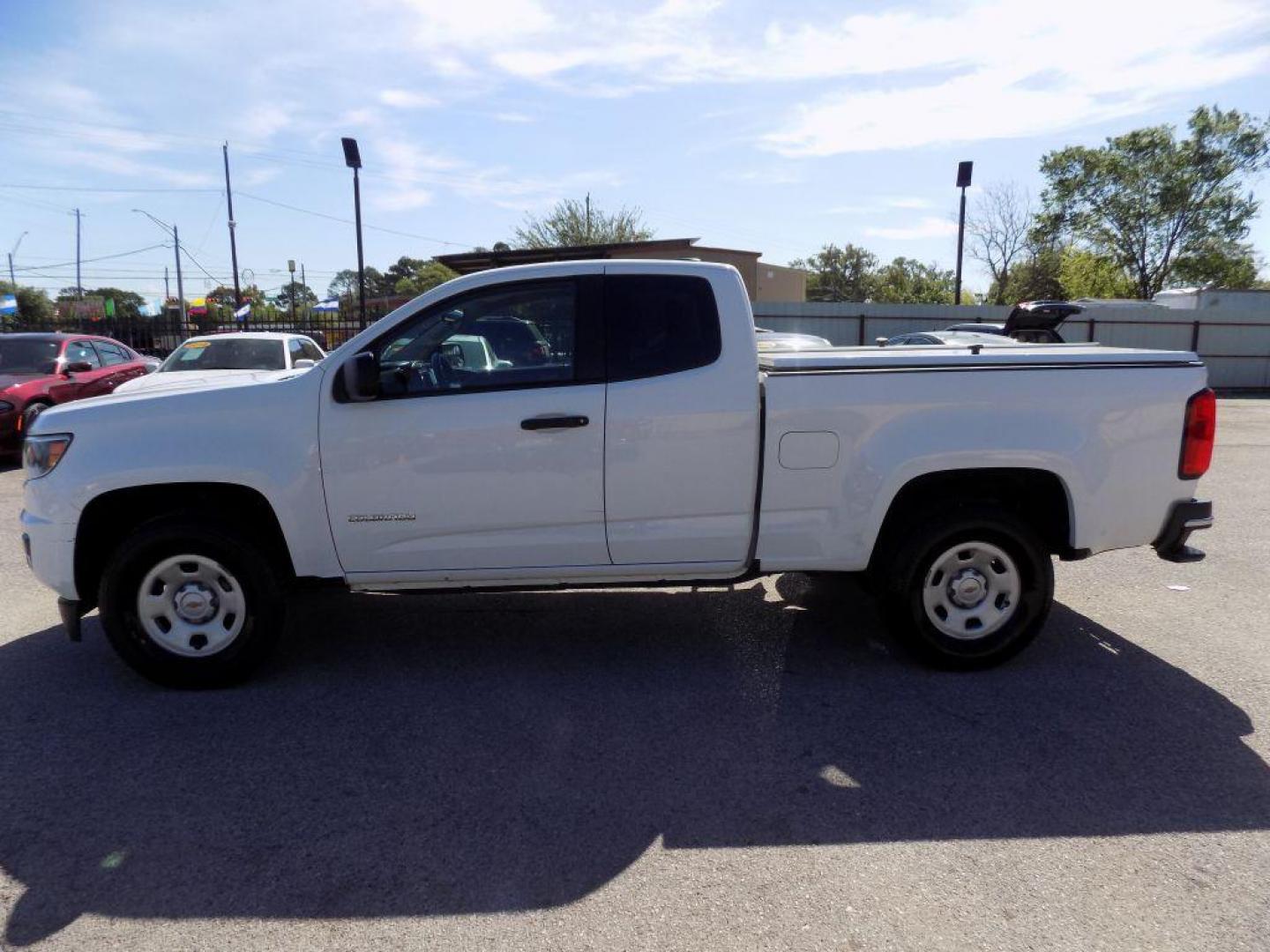 2019 WHITE CHEVROLET COLORADO (1GCHSBEA4K1) with an 2.5L engine, Automatic transmission, located at 830 E. Canino Rd., Houston, TX, 77037, (281) 405-0440, 38.358219, -81.729942 - Photo#5