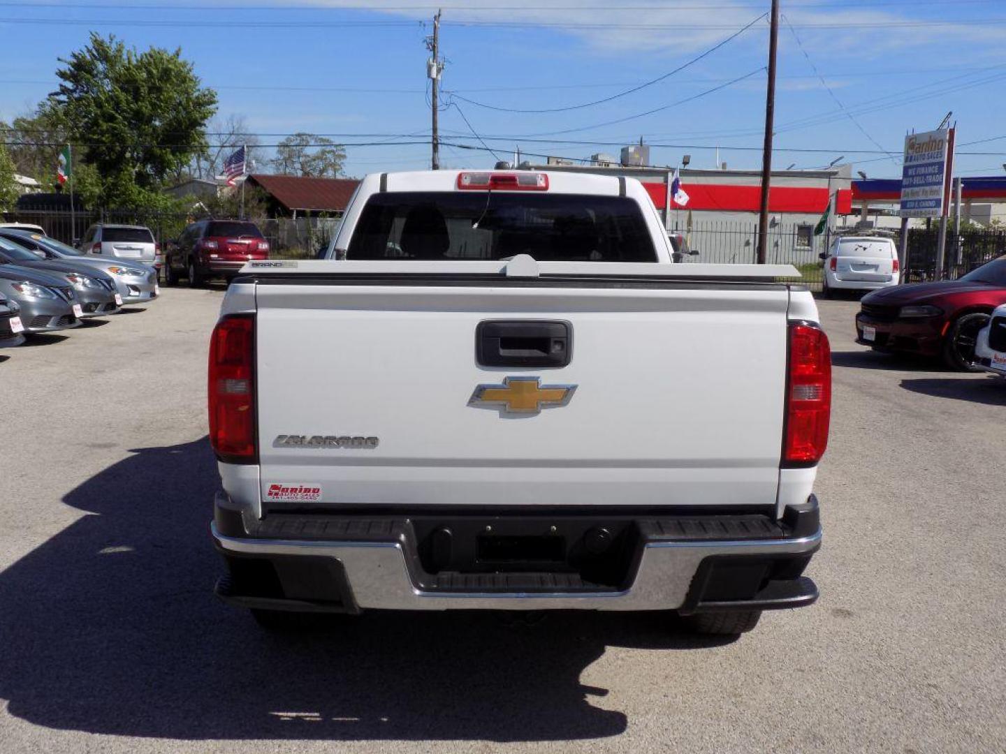 2019 WHITE CHEVROLET COLORADO (1GCHSBEA4K1) with an 2.5L engine, Automatic transmission, located at 830 E. Canino Rd., Houston, TX, 77037, (281) 405-0440, 38.358219, -81.729942 - Photo#6