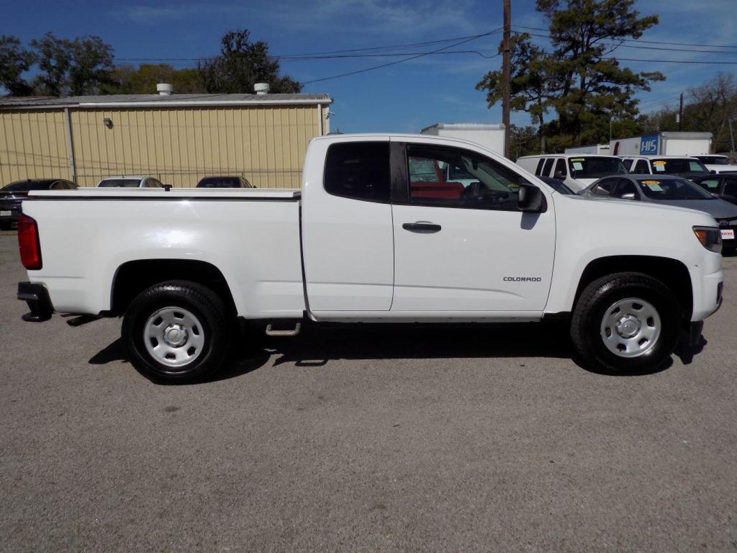 2019 WHITE CHEVROLET COLORADO (1GCHSBEA4K1) with an 2.5L engine, Automatic transmission, located at 830 E. Canino Rd., Houston, TX, 77037, (281) 405-0440, 38.358219, -81.729942 - Photo#7