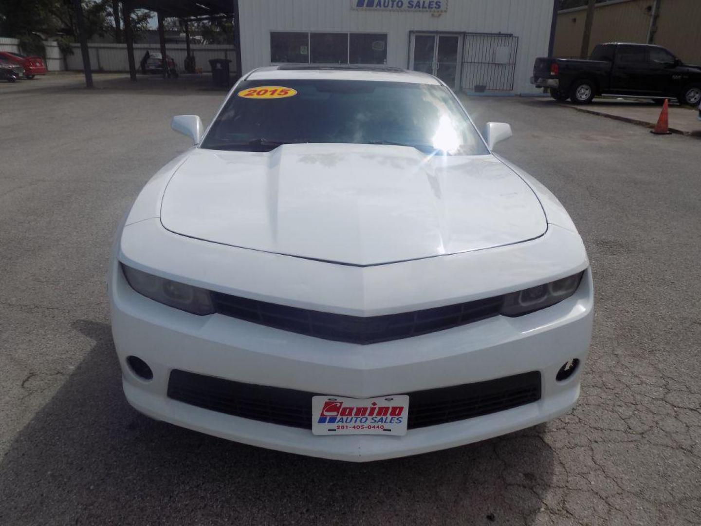 2015 WHITE CHEVROLET CAMARO LT (2G1FD1E3XF9) with an 3.6L engine, Automatic transmission, located at 830 E. Canino Rd., Houston, TX, 77037, (281) 405-0440, 38.358219, -81.729942 - PRE APPROVACION FACIL, RAPIDA.... PROCESSO RAPIDO LLAMA O VISITANOS HOY MISMO ESTAMOS LOCALIZADOS EN EL 830 E. CANINO RD (ESQUINA CON AIRLINE) HOUSTON, TEXAS 777037 SU TRABAJO ES SU CREDITO!! ENTRE CAMINANDO Y SALGA MANEJANDO! LLAME YA AL (281) 405-0440 LE ESPERAMOS! - Photo#0