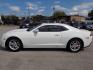 2015 WHITE CHEVROLET CAMARO LT (2G1FD1E3XF9) with an 3.6L engine, Automatic transmission, located at 830 E. Canino Rd., Houston, TX, 77037, (281) 405-0440, 38.358219, -81.729942 - PRE APPROVACION FACIL, RAPIDA.... PROCESSO RAPIDO LLAMA O VISITANOS HOY MISMO ESTAMOS LOCALIZADOS EN EL 830 E. CANINO RD (ESQUINA CON AIRLINE) HOUSTON, TEXAS 777037 SU TRABAJO ES SU CREDITO!! ENTRE CAMINANDO Y SALGA MANEJANDO! LLAME YA AL (281) 405-0440 LE ESPERAMOS! - Photo#3