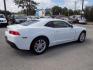 2015 WHITE CHEVROLET CAMARO LT (2G1FD1E3XF9) with an 3.6L engine, Automatic transmission, located at 830 E. Canino Rd., Houston, TX, 77037, (281) 405-0440, 38.358219, -81.729942 - PRE APPROVACION FACIL, RAPIDA.... PROCESSO RAPIDO LLAMA O VISITANOS HOY MISMO ESTAMOS LOCALIZADOS EN EL 830 E. CANINO RD (ESQUINA CON AIRLINE) HOUSTON, TEXAS 777037 SU TRABAJO ES SU CREDITO!! ENTRE CAMINANDO Y SALGA MANEJANDO! LLAME YA AL (281) 405-0440 LE ESPERAMOS! - Photo#7