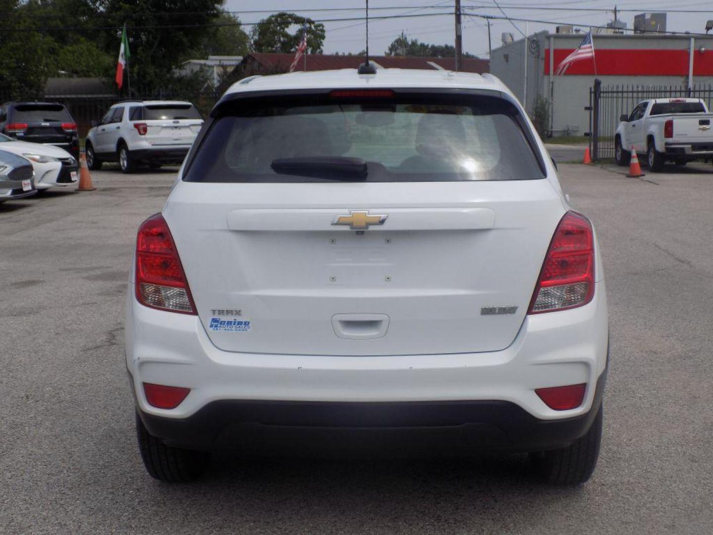 2018 WHITE CHEVROLET TRAX LS (KL7CJKSB4JB) with an 1.4L engine, Automatic transmission, located at 830 E. Canino Rd., Houston, TX, 77037, (281) 405-0440, 38.358219, -81.729942 - VENGA A VISITARNOS A CANINO AUTO SALES. ENTRE CAMINANDO Y SALGA MANEJANDO. APROVACION GARANTIZADA CON REQUISITOS MINIMOS! PREGUNTEN POR JESSICA, MAY, O CARRIE PARA SU APROBACION SEGURA. ??830 E CANINO RD HOUSTON TX 77037 ??(281) 405-0440 come visit us today!! walk in/ drive out in minutes! - Photo#6