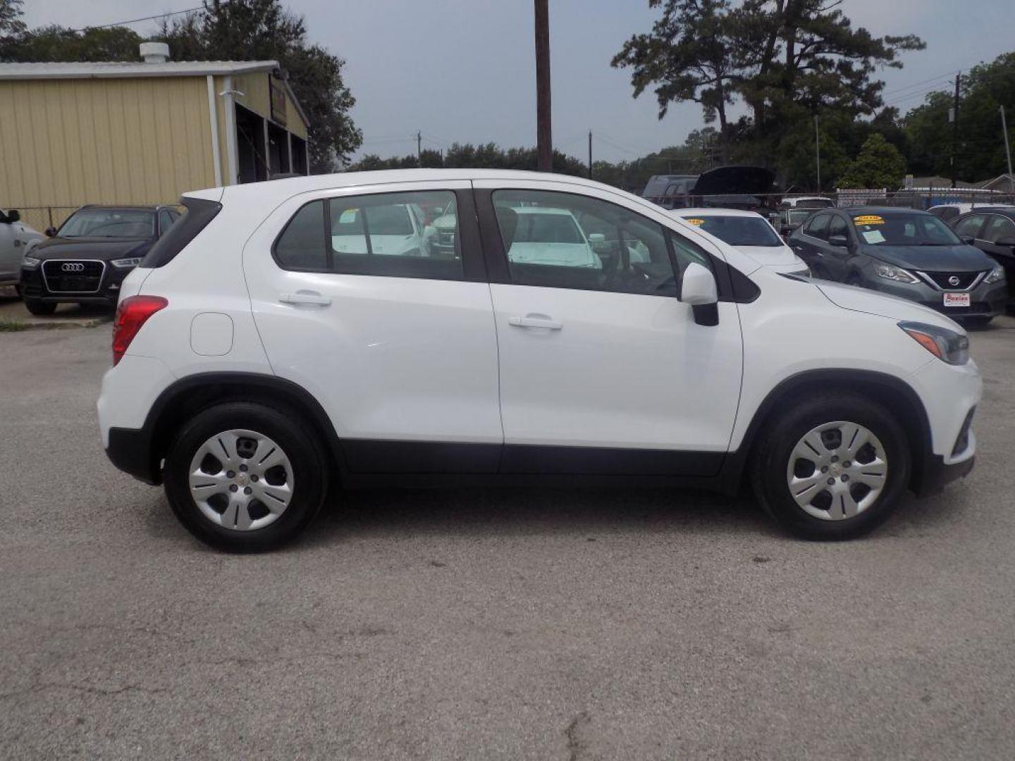 2018 WHITE CHEVROLET TRAX LS (KL7CJKSB4JB) with an 1.4L engine, Automatic transmission, located at 830 E. Canino Rd., Houston, TX, 77037, (281) 405-0440, 38.358219, -81.729942 - Photo#7