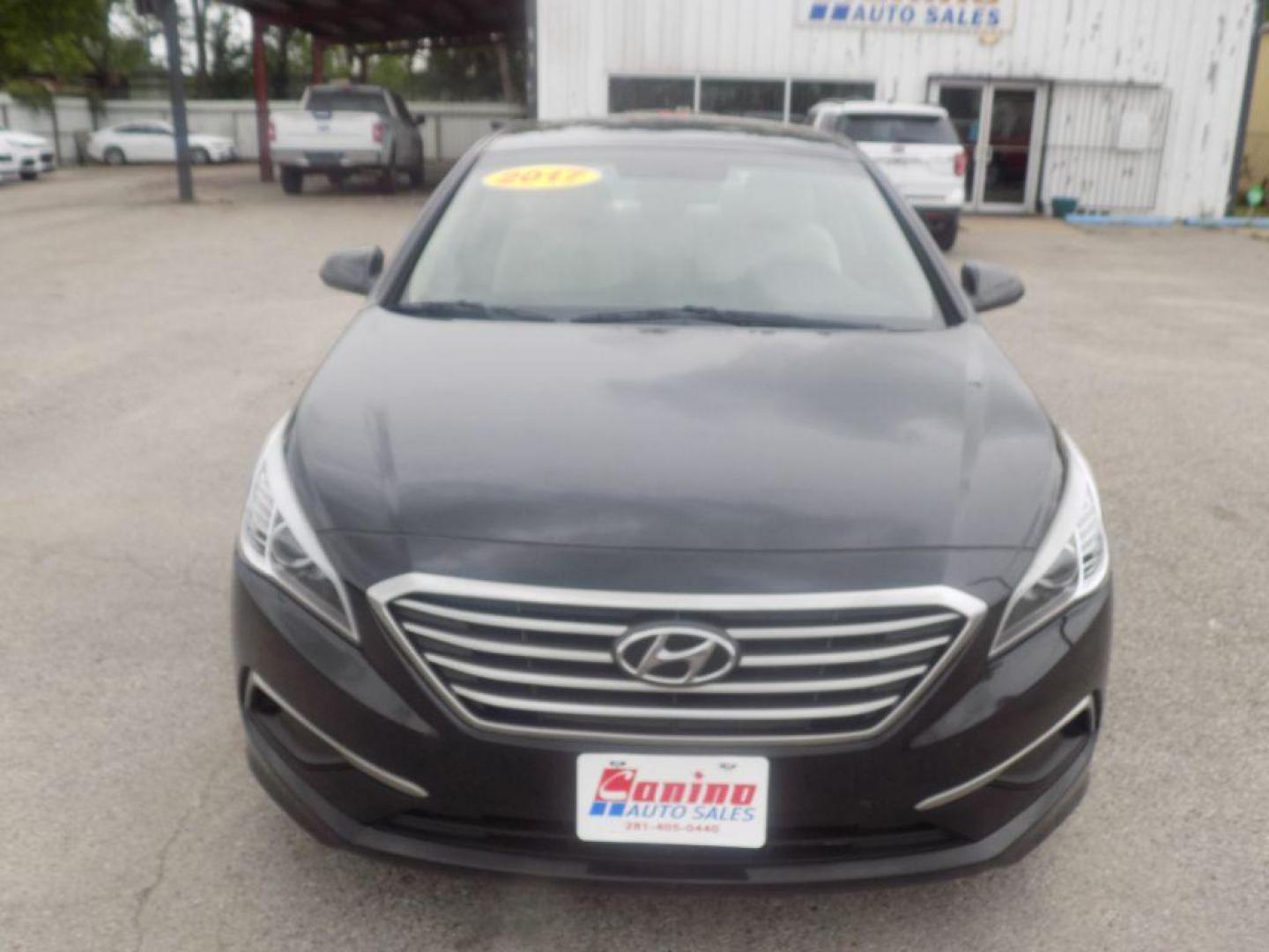 2017 BLACK HYUNDAI SONATA SE (5NPE24AF2HH) with an 2.4L engine, Automatic transmission, located at 830 E. Canino Rd., Houston, TX, 77037, (281) 405-0440, 38.358219, -81.729942 - Photo#0