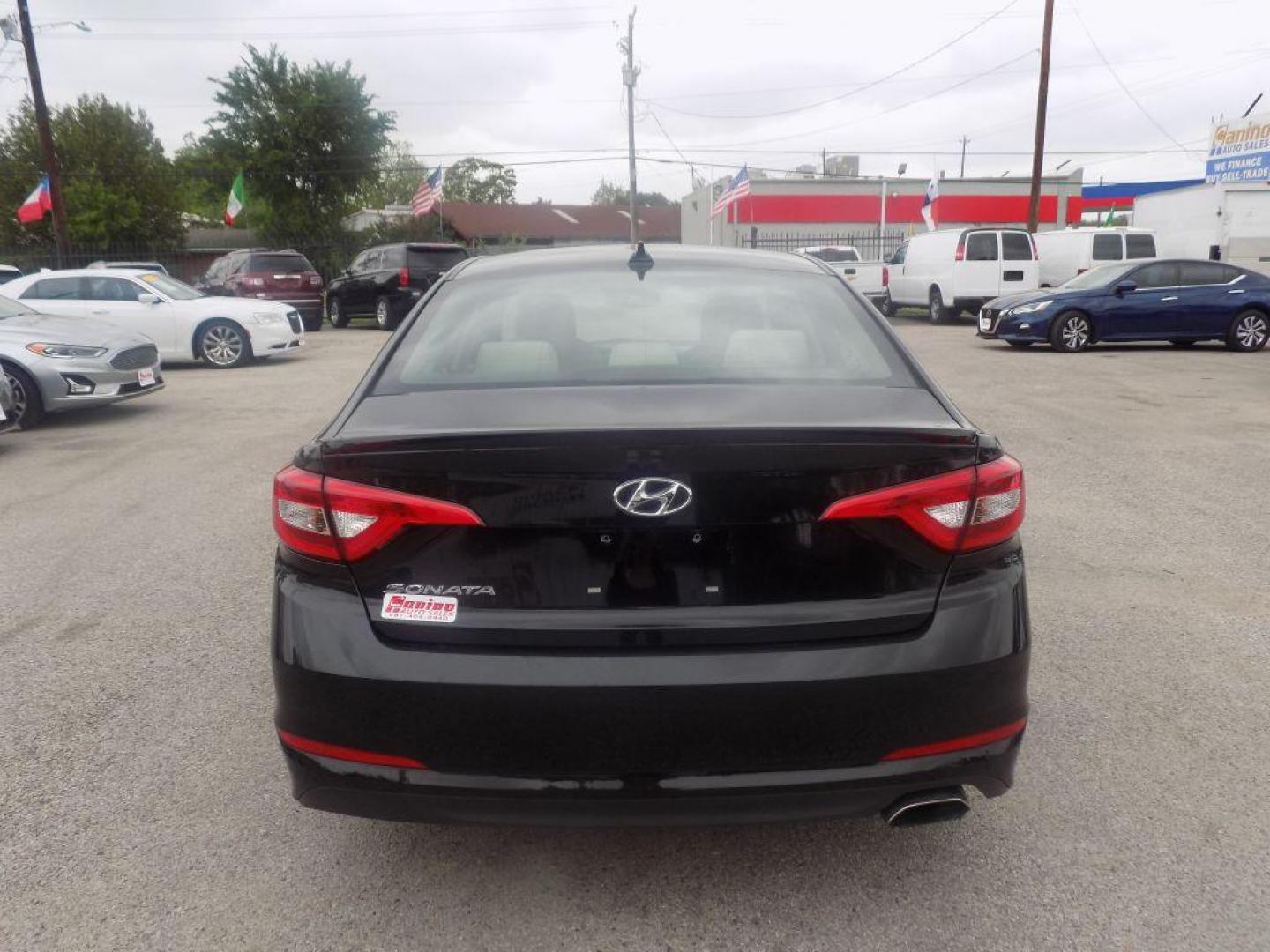 2017 BLACK HYUNDAI SONATA SE (5NPE24AF2HH) with an 2.4L engine, Automatic transmission, located at 830 E. Canino Rd., Houston, TX, 77037, (281) 405-0440, 38.358219, -81.729942 - Photo#6