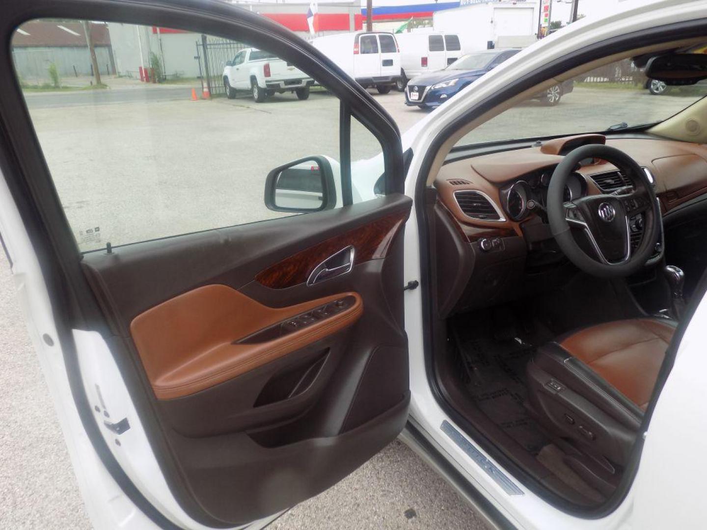 2015 WHITE BUICK ENCORE (KL4CJCSBXFB) with an 1.4L engine, Automatic transmission, located at 830 E. Canino Rd., Houston, TX, 77037, (281) 405-0440, 38.358219, -81.729942 - PRE APPROVACION FACIL, RAPIDA.... PROCESSO RAPIDO LLAMA O VISITANOS HOY MISMO ESTAMOS LOCALIZADOS EN EL 830 E. CANINO RD (ESQUINA CON AIRLINE) HOUSTON, TEXAS 777037 SU TRABAJO ES SU CREDITO!! ENTRE CAMINANDO Y SALGA MANEJANDO! LLAME YA AL (281) 405-0440 LE ESPERAMOS! - Photo#14