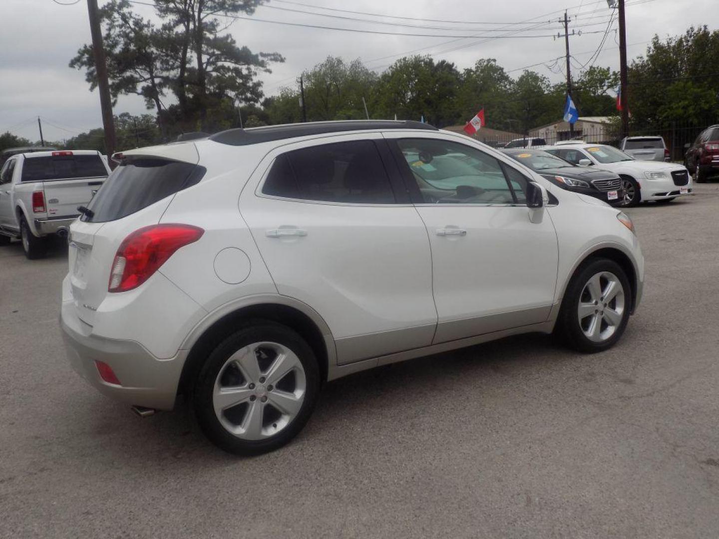 2015 WHITE BUICK ENCORE (KL4CJCSBXFB) with an 1.4L engine, Automatic transmission, located at 830 E. Canino Rd., Houston, TX, 77037, (281) 405-0440, 38.358219, -81.729942 - PRE APPROVACION FACIL, RAPIDA.... PROCESSO RAPIDO LLAMA O VISITANOS HOY MISMO ESTAMOS LOCALIZADOS EN EL 830 E. CANINO RD (ESQUINA CON AIRLINE) HOUSTON, TEXAS 777037 SU TRABAJO ES SU CREDITO!! ENTRE CAMINANDO Y SALGA MANEJANDO! LLAME YA AL (281) 405-0440 LE ESPERAMOS! - Photo#1