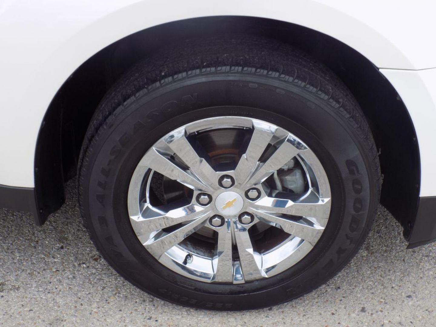 2015 WHITE CHEVROLET EQUINOX LT (1GNALBEK9FZ) with an 2.4L engine, Automatic transmission, located at 830 E. Canino Rd., Houston, TX, 77037, (281) 405-0440, 38.358219, -81.729942 - PRE APPROVACION FACIL, RAPIDA.... PROCESSO RAPIDO LLAMA O VISITANOS HOY MISMO ESTAMOS LOCALIZADOS EN EL 830 E. CANINO RD (ESQUINA CON AIRLINE) HOUSTON, TEXAS 777037 SU TRABAJO ES SU CREDITO!! ENTRE CAMINANDO Y SALGA MANEJANDO! LLAME YA AL (281) 405-0440 LE ESPERAMOS! - Photo#9