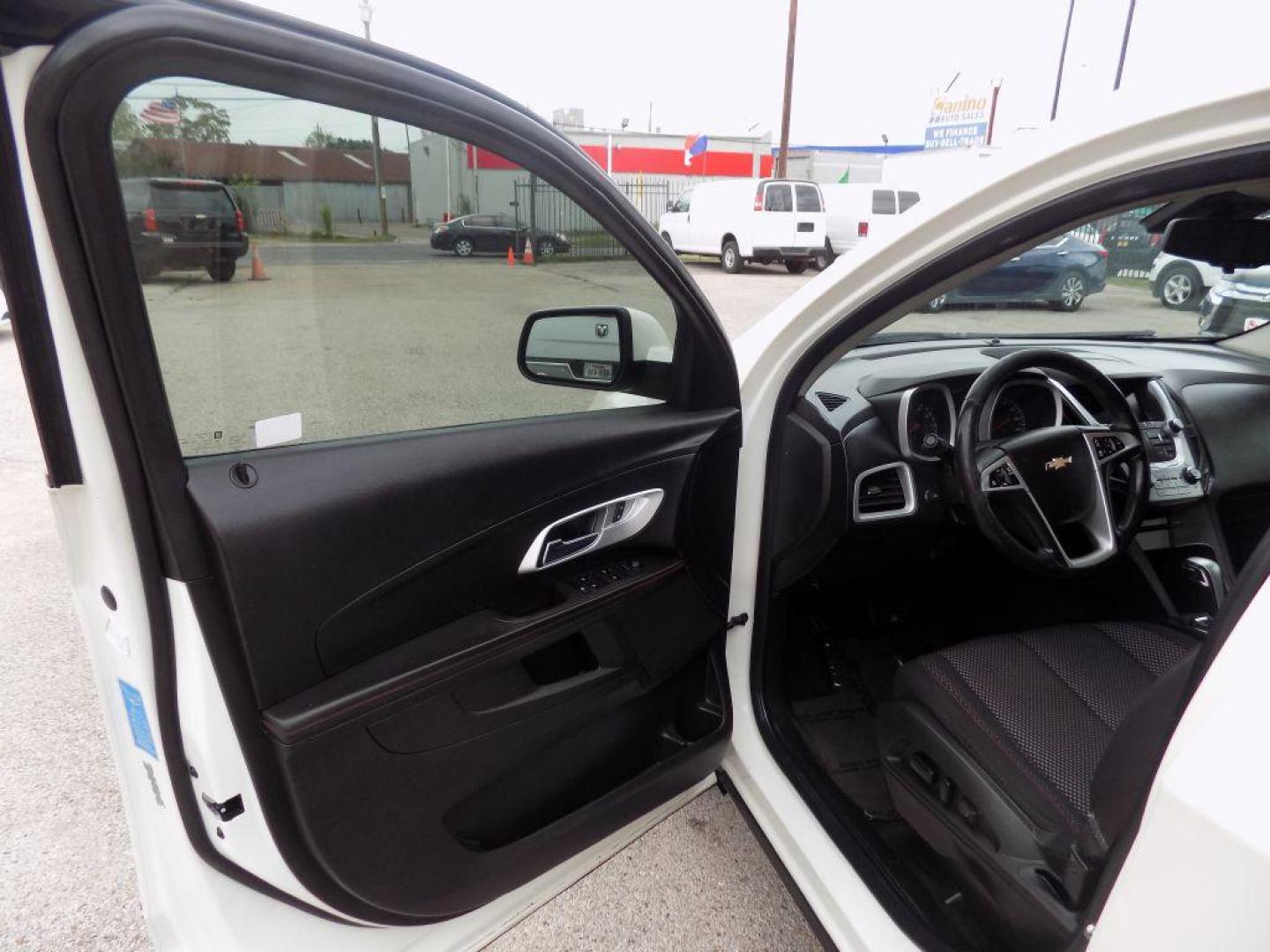 2015 WHITE CHEVROLET EQUINOX LT (1GNALBEK9FZ) with an 2.4L engine, Automatic transmission, located at 830 E. Canino Rd., Houston, TX, 77037, (281) 405-0440, 38.358219, -81.729942 - PRE APPROVACION FACIL, RAPIDA.... PROCESSO RAPIDO LLAMA O VISITANOS HOY MISMO ESTAMOS LOCALIZADOS EN EL 830 E. CANINO RD (ESQUINA CON AIRLINE) HOUSTON, TEXAS 777037 SU TRABAJO ES SU CREDITO!! ENTRE CAMINANDO Y SALGA MANEJANDO! LLAME YA AL (281) 405-0440 LE ESPERAMOS! - Photo#14