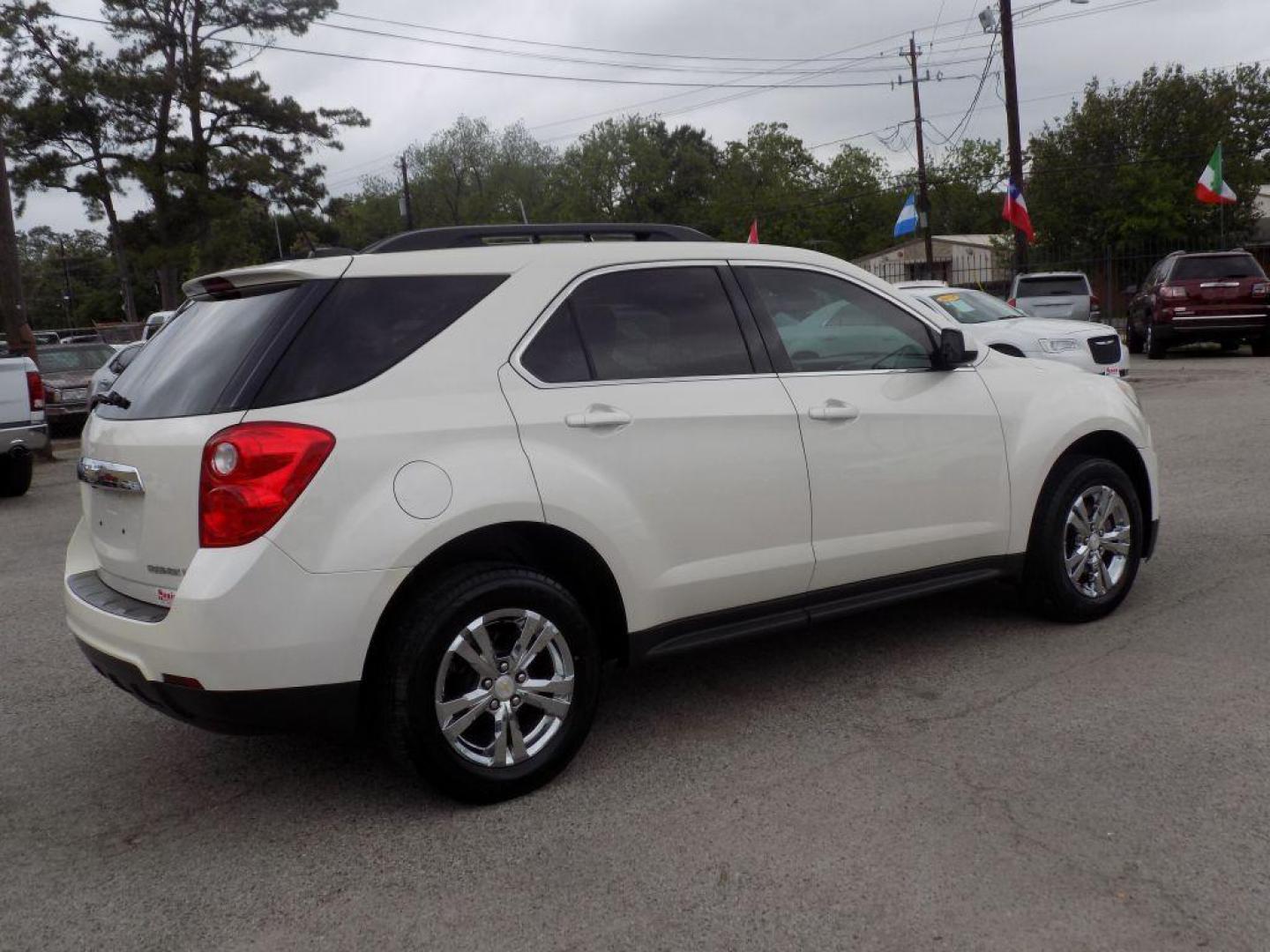 2015 WHITE CHEVROLET EQUINOX LT (1GNALBEK9FZ) with an 2.4L engine, Automatic transmission, located at 830 E. Canino Rd., Houston, TX, 77037, (281) 405-0440, 38.358219, -81.729942 - PRE APPROVACION FACIL, RAPIDA.... PROCESSO RAPIDO LLAMA O VISITANOS HOY MISMO ESTAMOS LOCALIZADOS EN EL 830 E. CANINO RD (ESQUINA CON AIRLINE) HOUSTON, TEXAS 777037 SU TRABAJO ES SU CREDITO!! ENTRE CAMINANDO Y SALGA MANEJANDO! LLAME YA AL (281) 405-0440 LE ESPERAMOS! - Photo#1