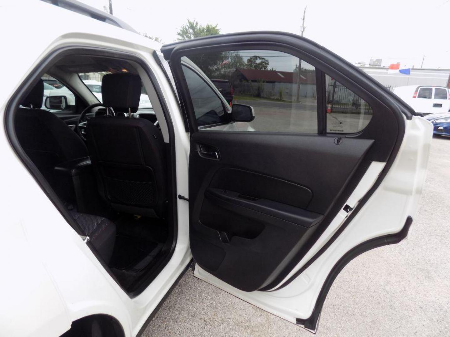 2015 WHITE CHEVROLET EQUINOX LT (1GNALBEK9FZ) with an 2.4L engine, Automatic transmission, located at 830 E. Canino Rd., Houston, TX, 77037, (281) 405-0440, 38.358219, -81.729942 - PRE APPROVACION FACIL, RAPIDA.... PROCESSO RAPIDO LLAMA O VISITANOS HOY MISMO ESTAMOS LOCALIZADOS EN EL 830 E. CANINO RD (ESQUINA CON AIRLINE) HOUSTON, TEXAS 777037 SU TRABAJO ES SU CREDITO!! ENTRE CAMINANDO Y SALGA MANEJANDO! LLAME YA AL (281) 405-0440 LE ESPERAMOS! - Photo#20