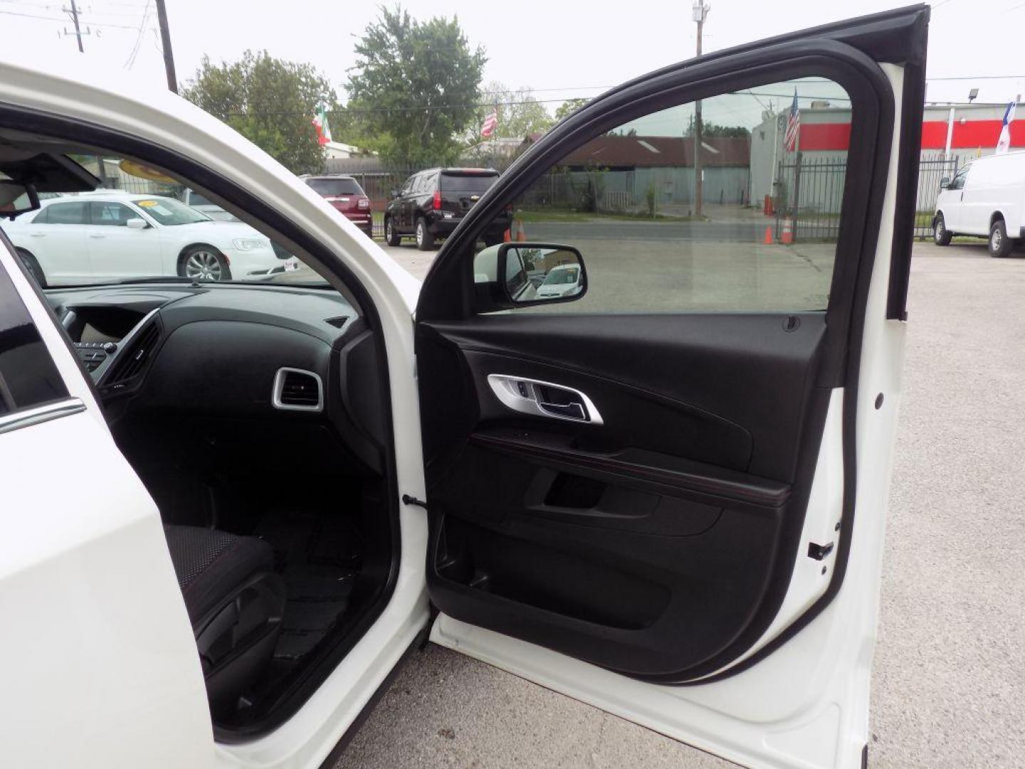 2015 WHITE CHEVROLET EQUINOX LT (1GNALBEK9FZ) with an 2.4L engine, Automatic transmission, located at 830 E. Canino Rd., Houston, TX, 77037, (281) 405-0440, 38.358219, -81.729942 - PRE APPROVACION FACIL, RAPIDA.... PROCESSO RAPIDO LLAMA O VISITANOS HOY MISMO ESTAMOS LOCALIZADOS EN EL 830 E. CANINO RD (ESQUINA CON AIRLINE) HOUSTON, TEXAS 777037 SU TRABAJO ES SU CREDITO!! ENTRE CAMINANDO Y SALGA MANEJANDO! LLAME YA AL (281) 405-0440 LE ESPERAMOS! - Photo#22